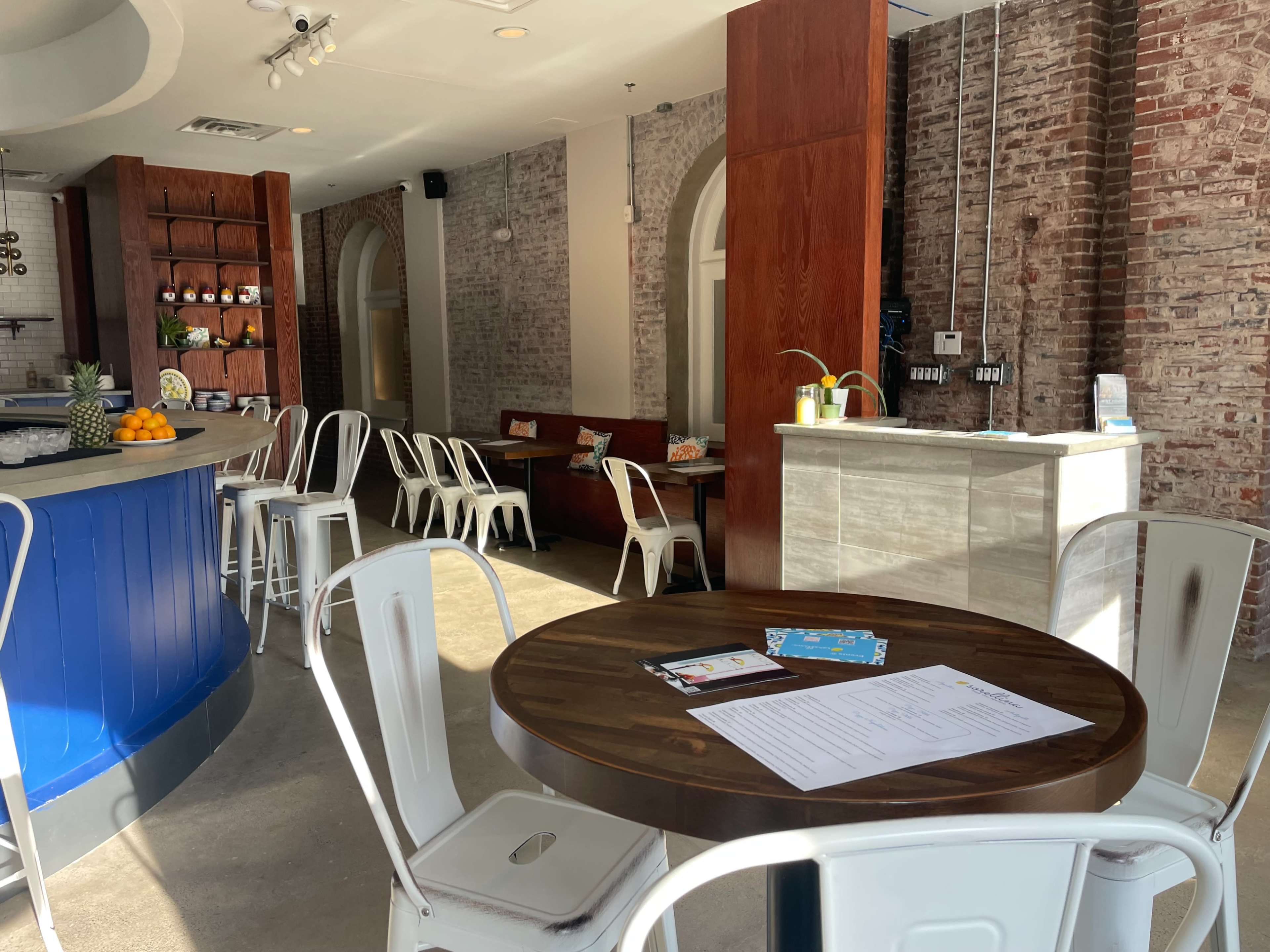 Bright & Lively Pizzeria with Large Circular Bar Image in North Philadelphia, Philadelphia, PA