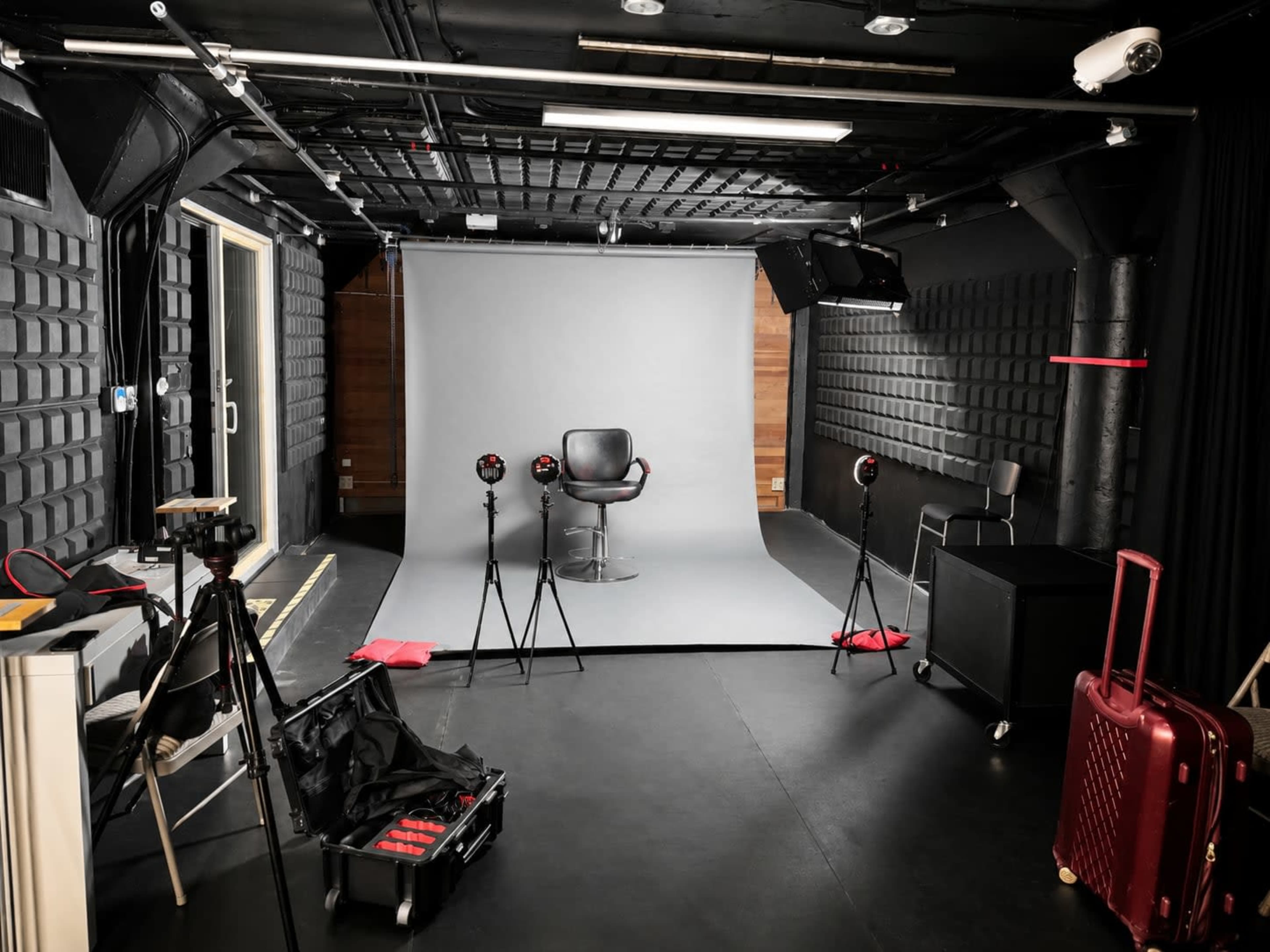 Photo & Video Studio with HMU Room for Interviews & Portraits Image in Northern Waterfront, san francisco, CA