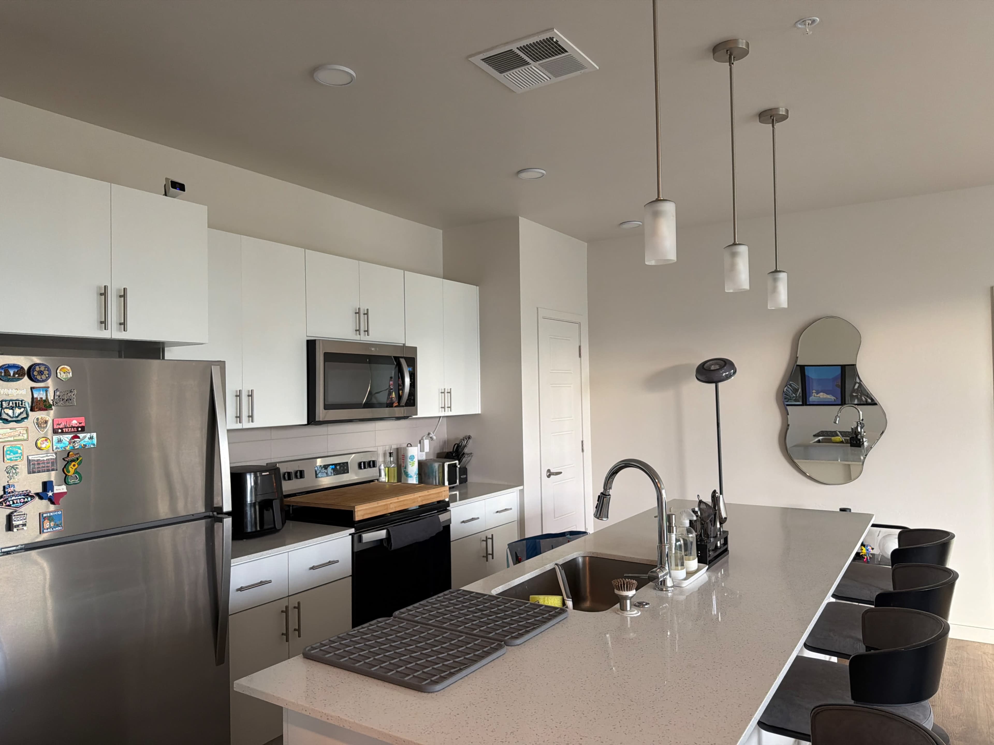 Modern West Phoenix Apartment with Natural Light & Clean Aesthetic Image in Phoenix, Phoenix, AZ