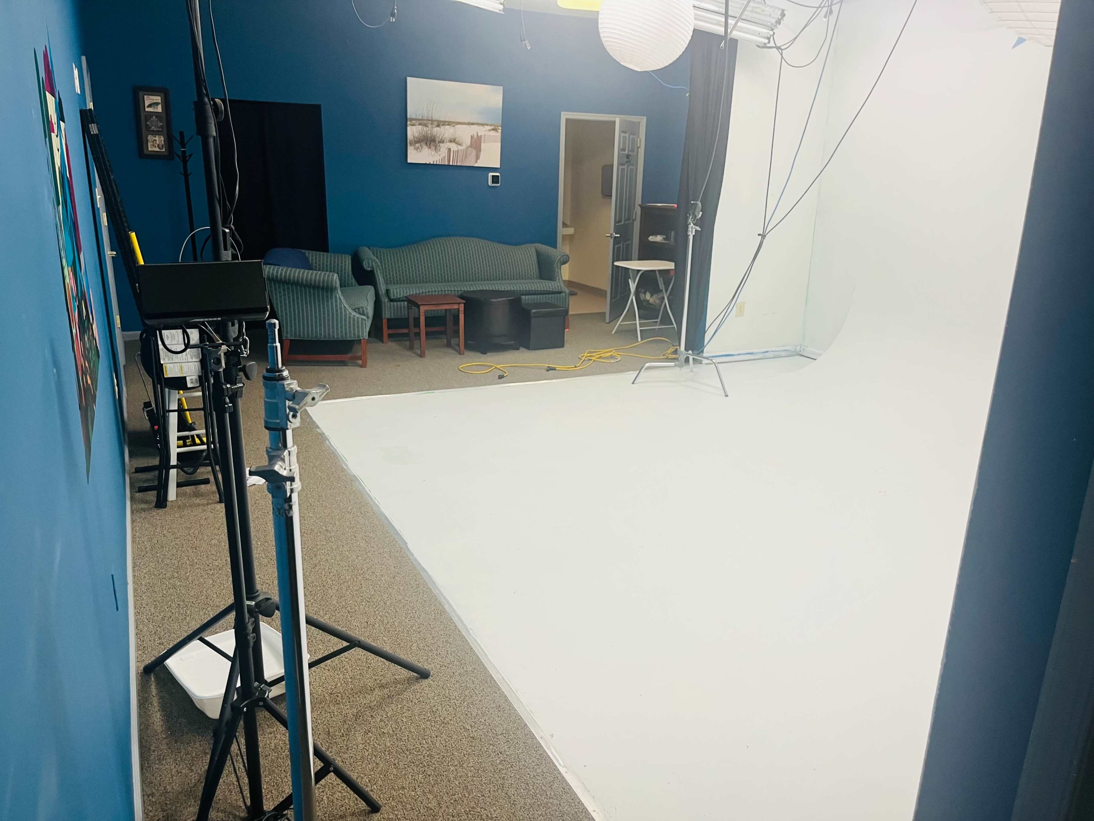 15’x15’ White Cyc Wall Photo/video studio space Image in Middletown Township, Langhorne, PA