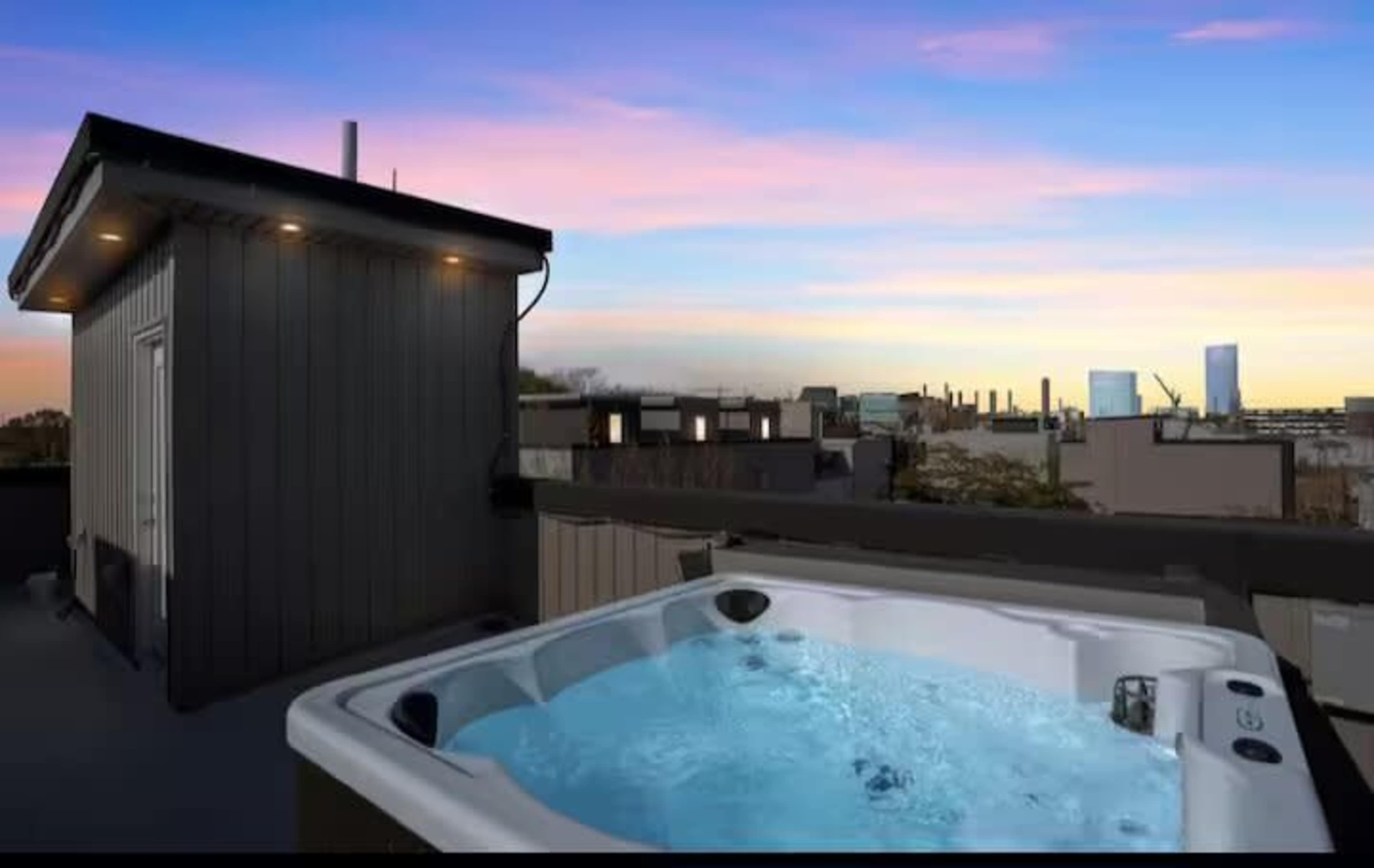 Emerald jacuzzi loft Image in Grays Ferry, Philadelphia pa, PA