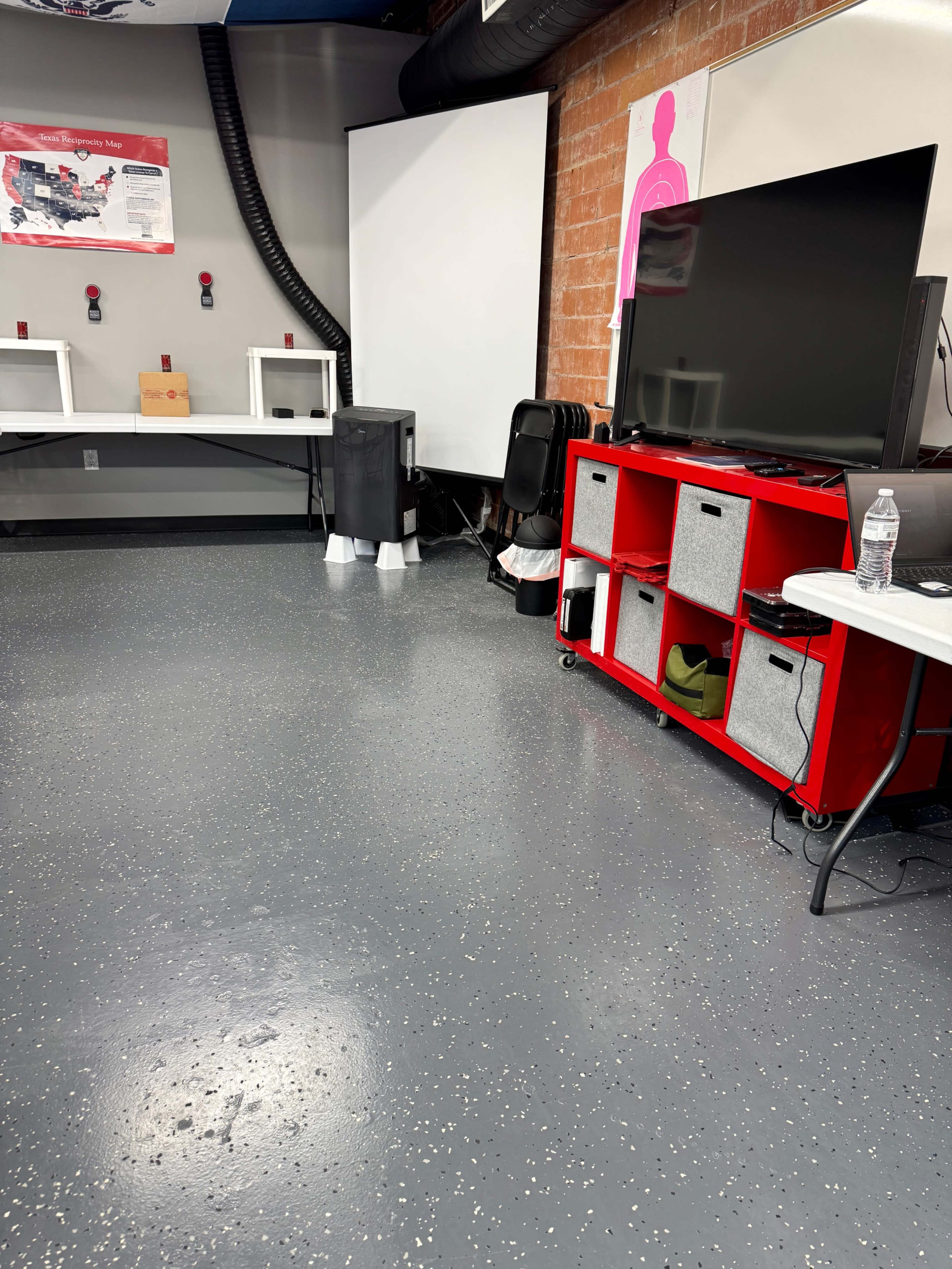 Small classroom space, near medical center and NRG stadium. Image in Braeswood, Houston, TX