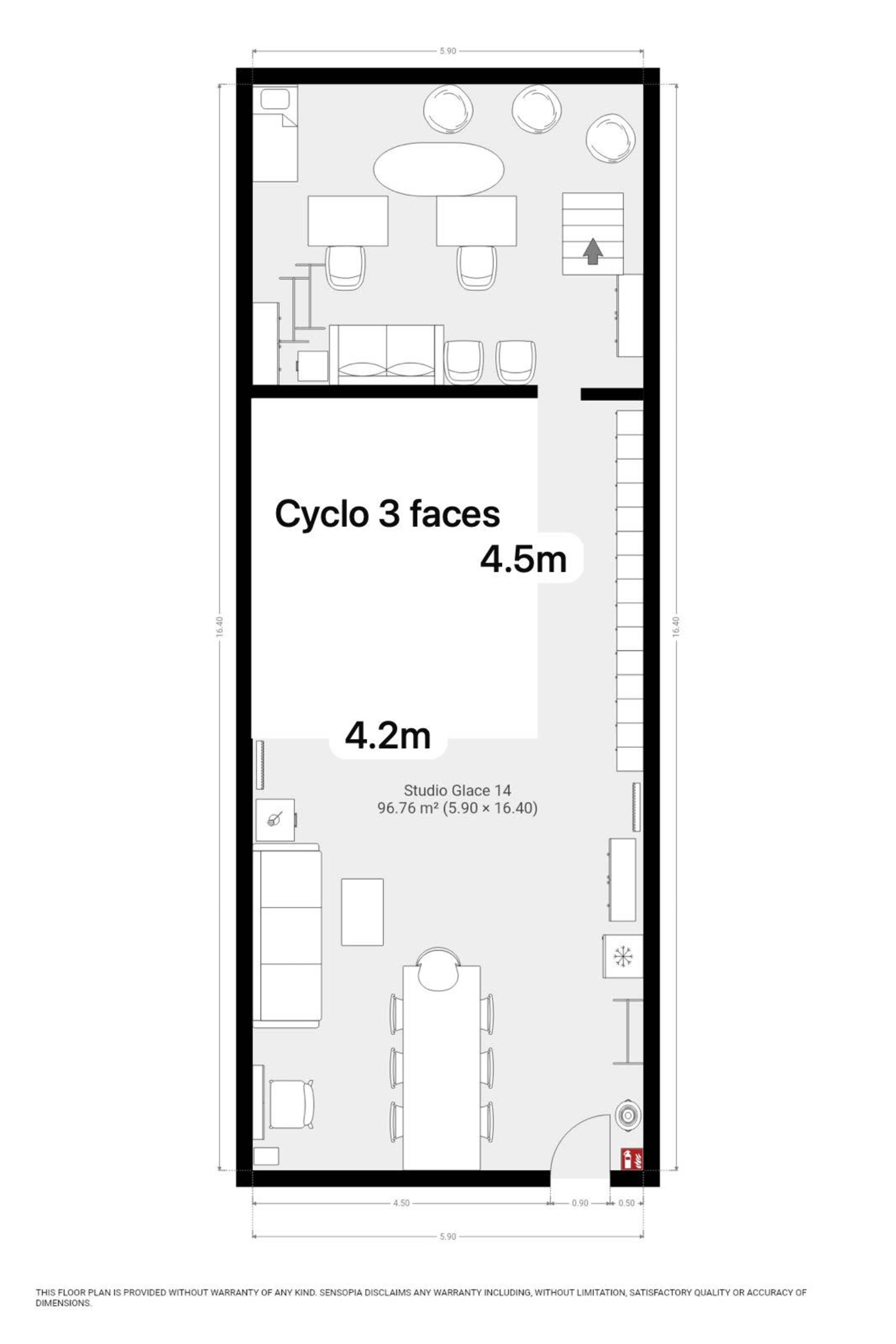 The image shows a floor plan of a rectangular space labeled with dimensions, including a specific area designated for "Cyclo" and various seating arrangements.