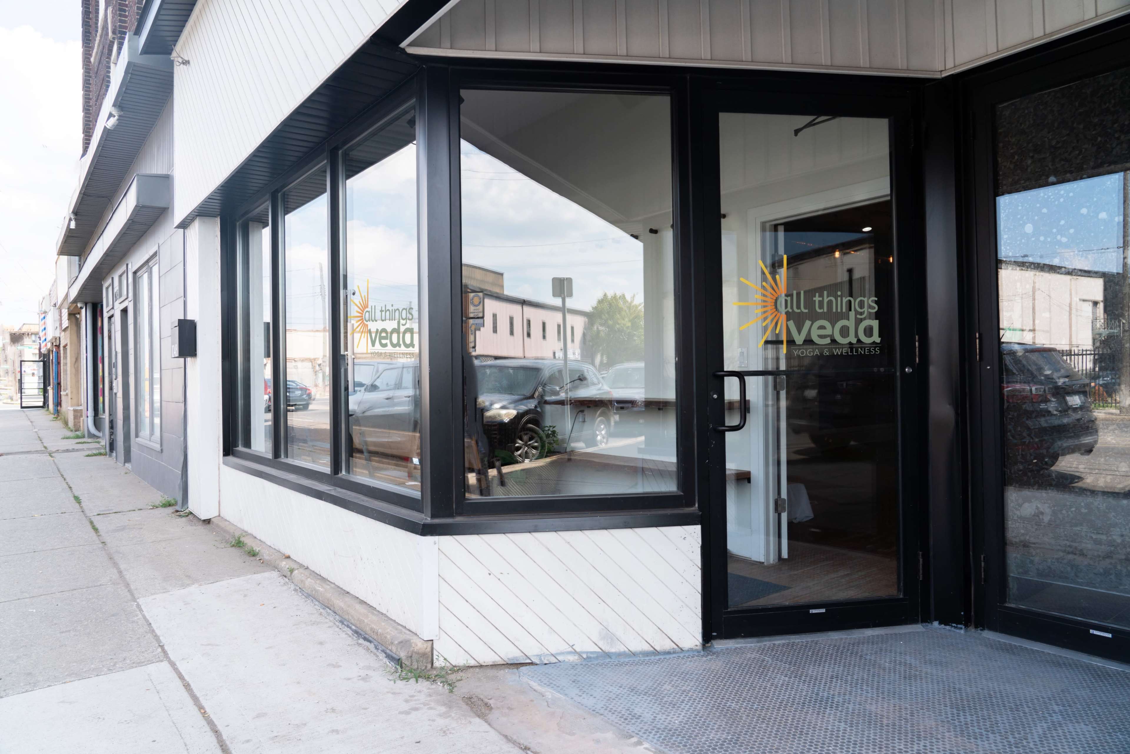 Inviting Studio space Image in Crown Point West, Hamilton, ON