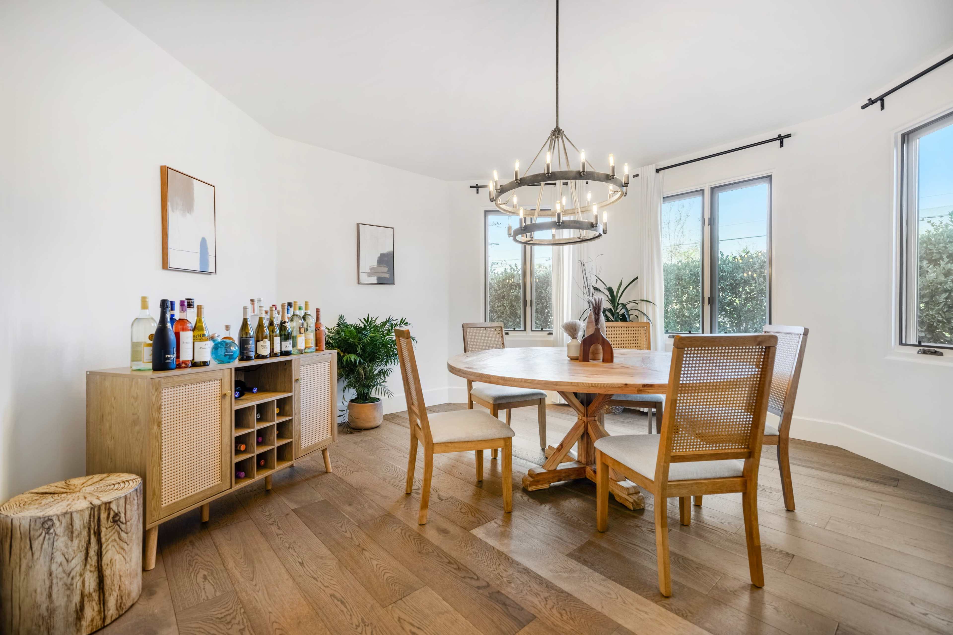 EDINBURGH SPANISH BUNGALOW/ COURTYARD CHARM Image in Beverly Grove, Los Angeles, CA