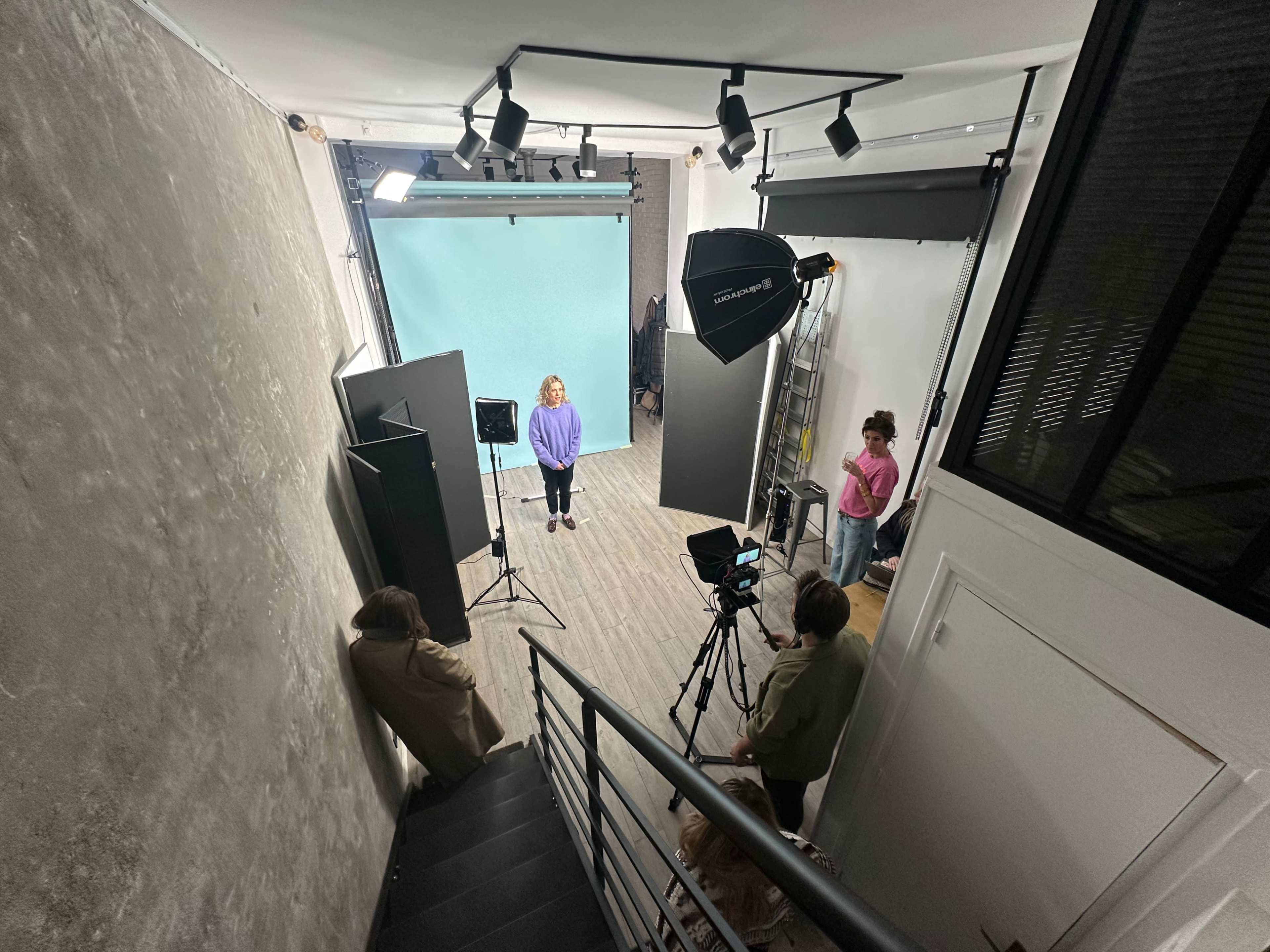 Studio photo vidéo dans le quartier des Folies Bergères Image in Faubourg-Montmartre, Paris