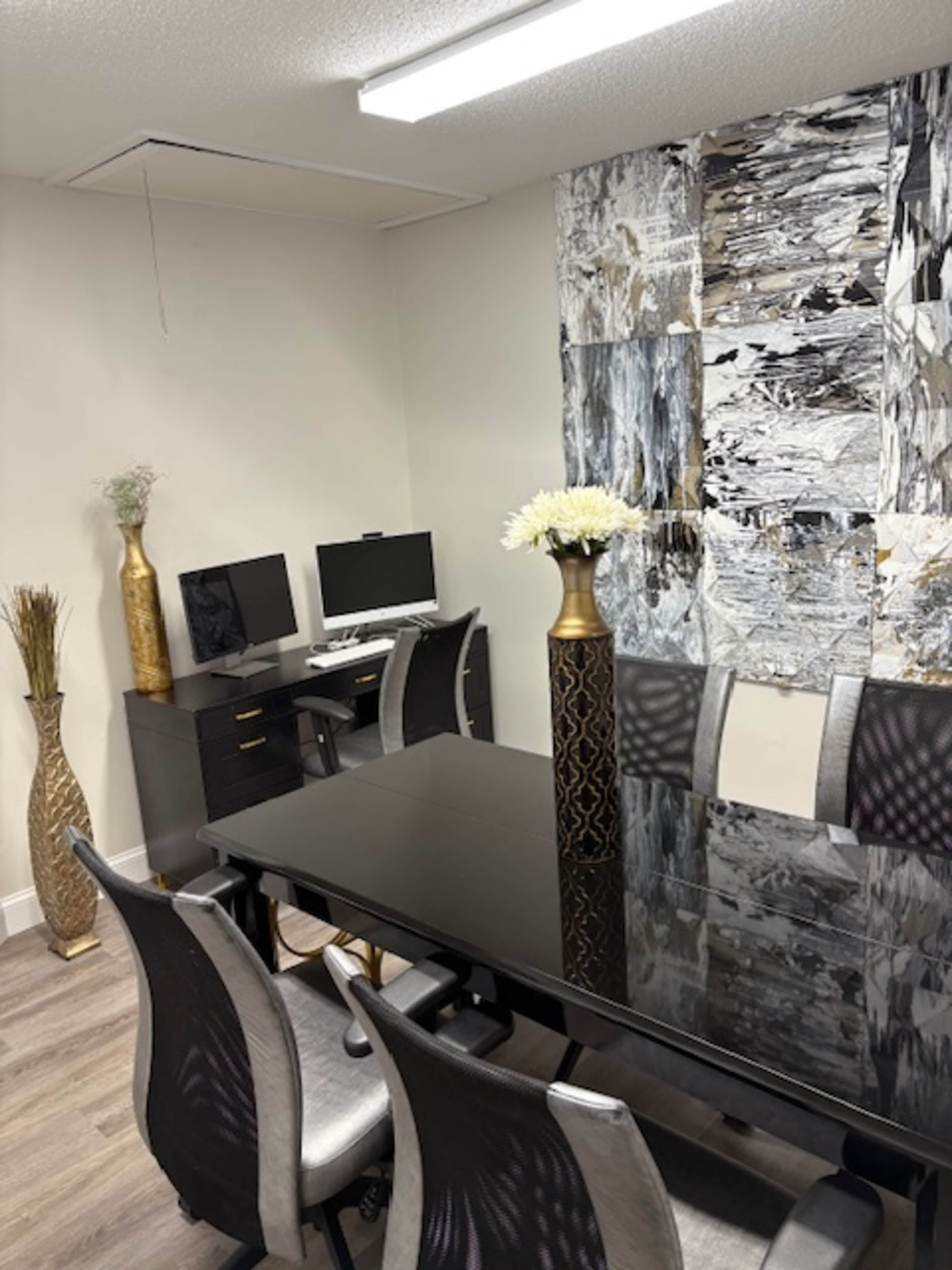 Mondern Space for an intimate meeting of 6 or less. Seperate Social Media/Live stream room can be included or rented seperately Image in Altamonte Springs, Atlatmonte Springs, FL