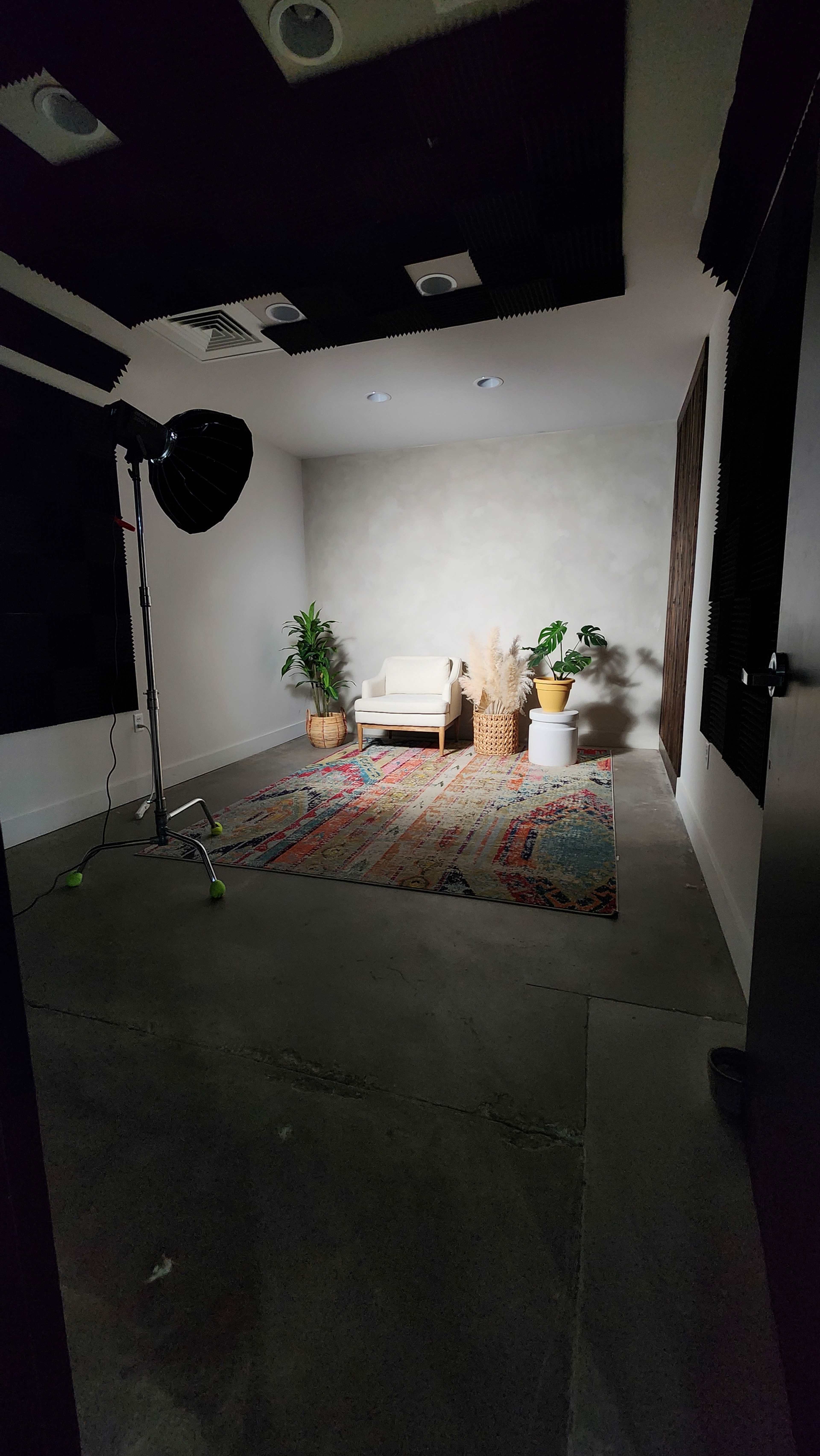 Podcast and Photography Studio Image in South Hemphill Heights, Fort Worth, TX