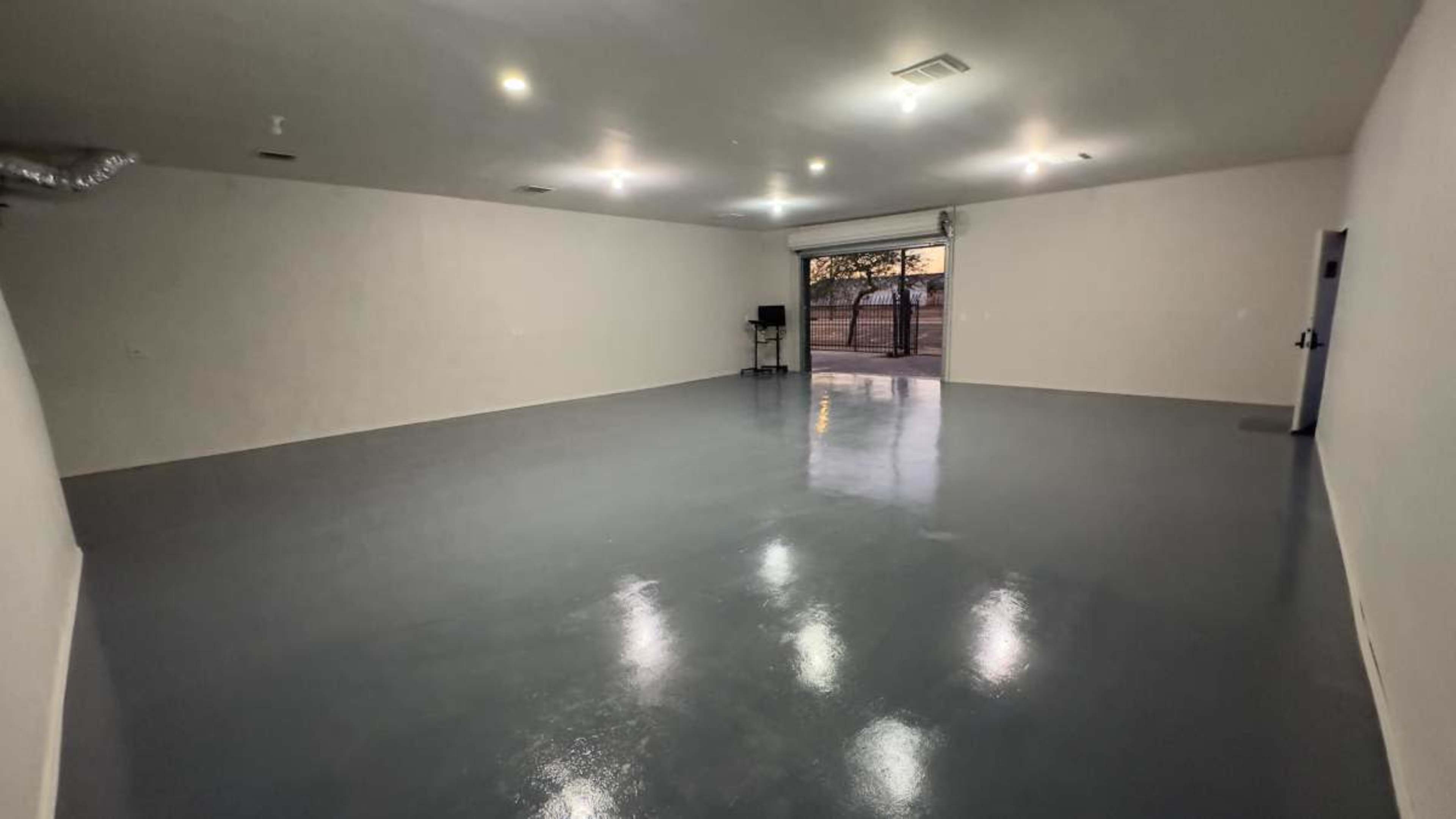 Urban Open Studio: Industrial Heart of Phoenix - Ideal for Photography, Videography, Events, Seminars, and Work Space Image in Central City, Phoenix, AZ