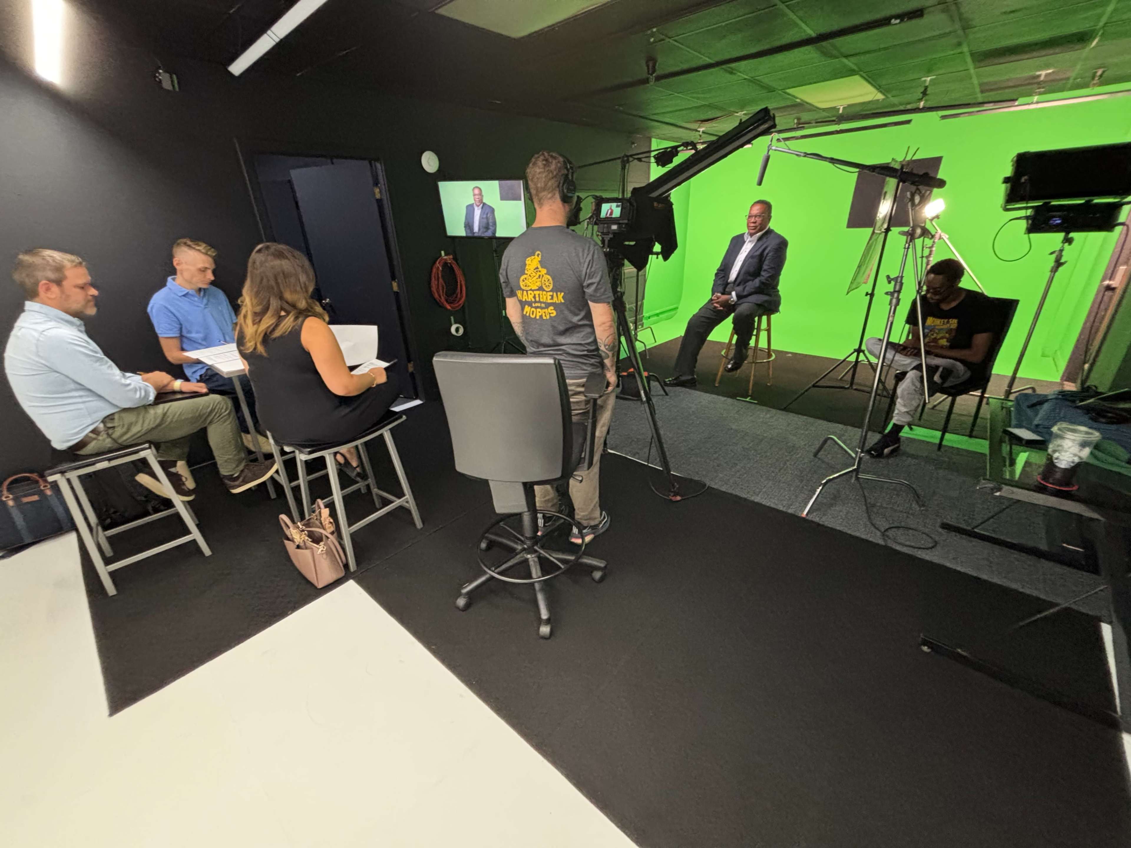 Compact Studio with Green and White Cyc Walls Image in Phoenix Hill, Louisville, KY