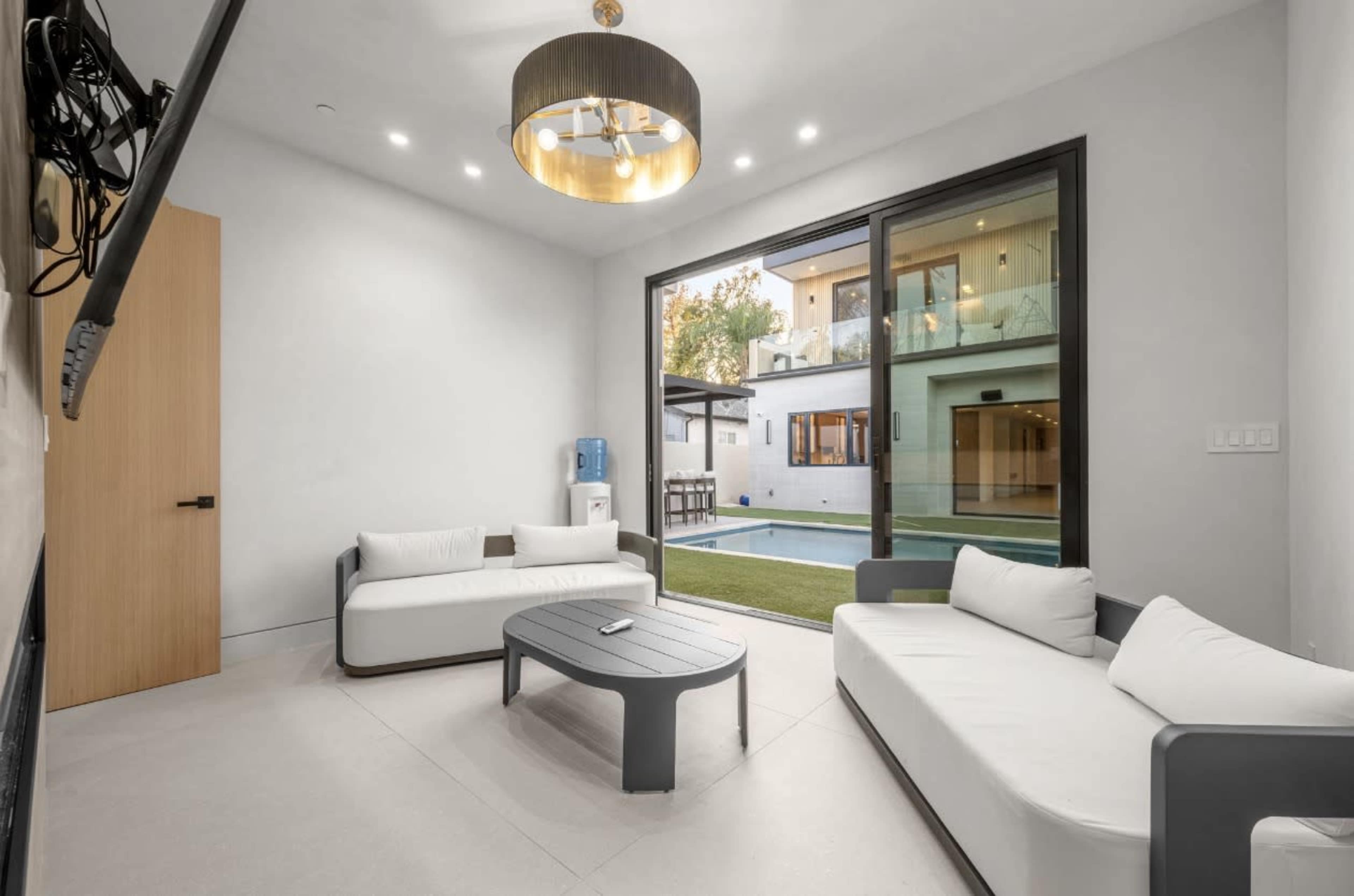 Luxury Home for Film, Events & Creative Projects Image in Encino, Encino, CA