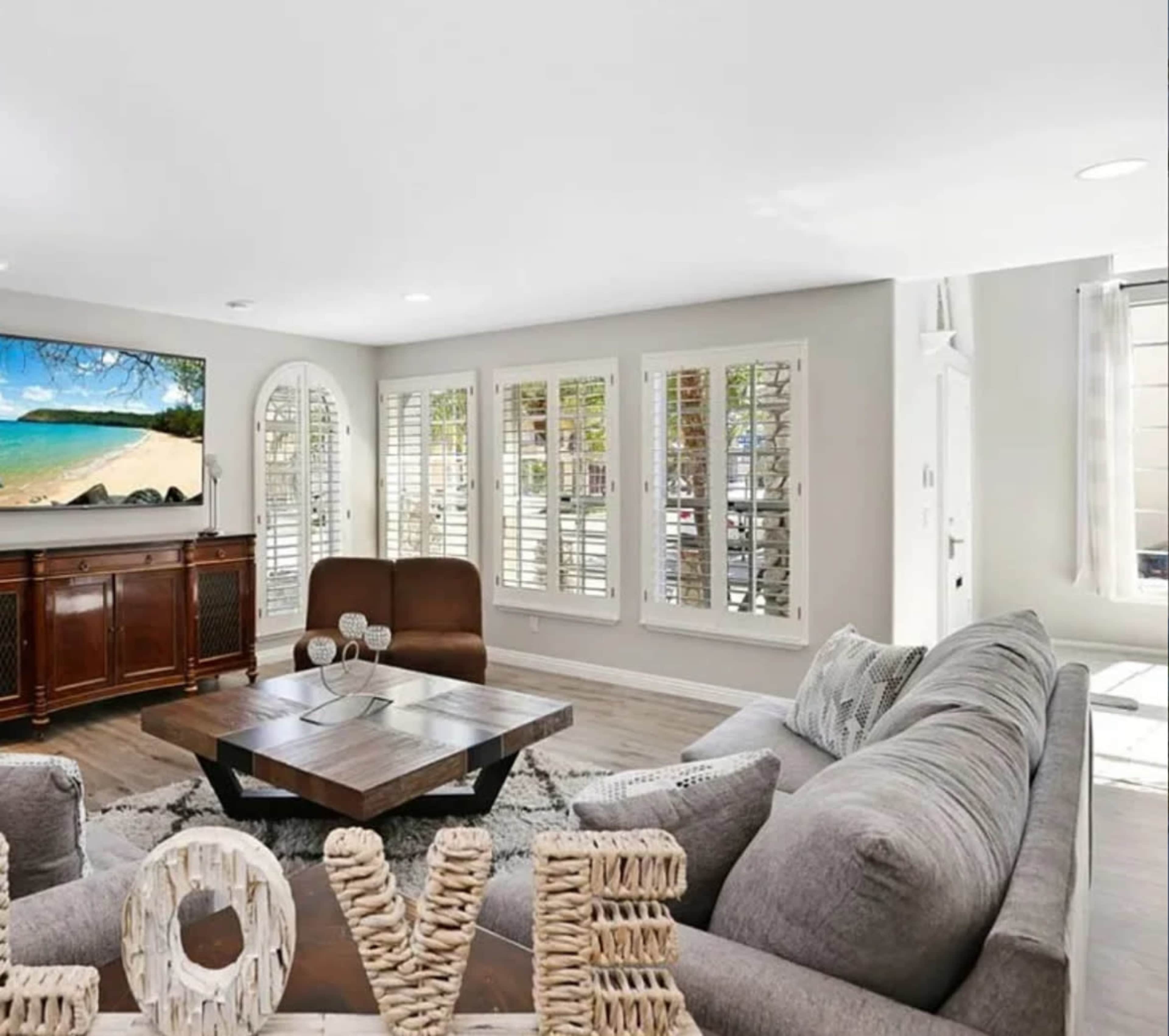 Peninsula Parsdise Image in Peninsula, Long Beach, CA