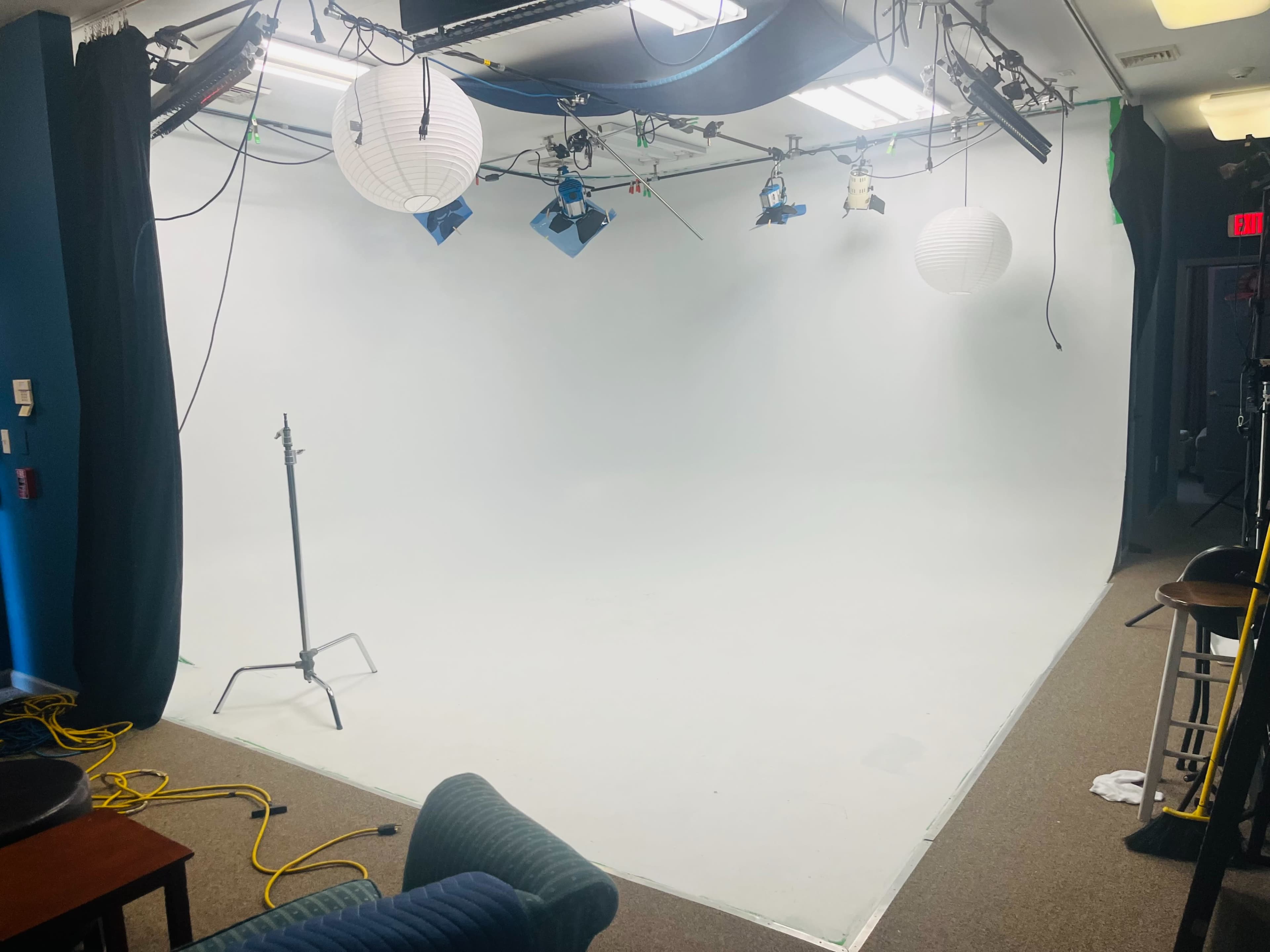 15’x15’ White Cyc Wall Photo/video studio space Image in Middletown Township, Langhorne, PA