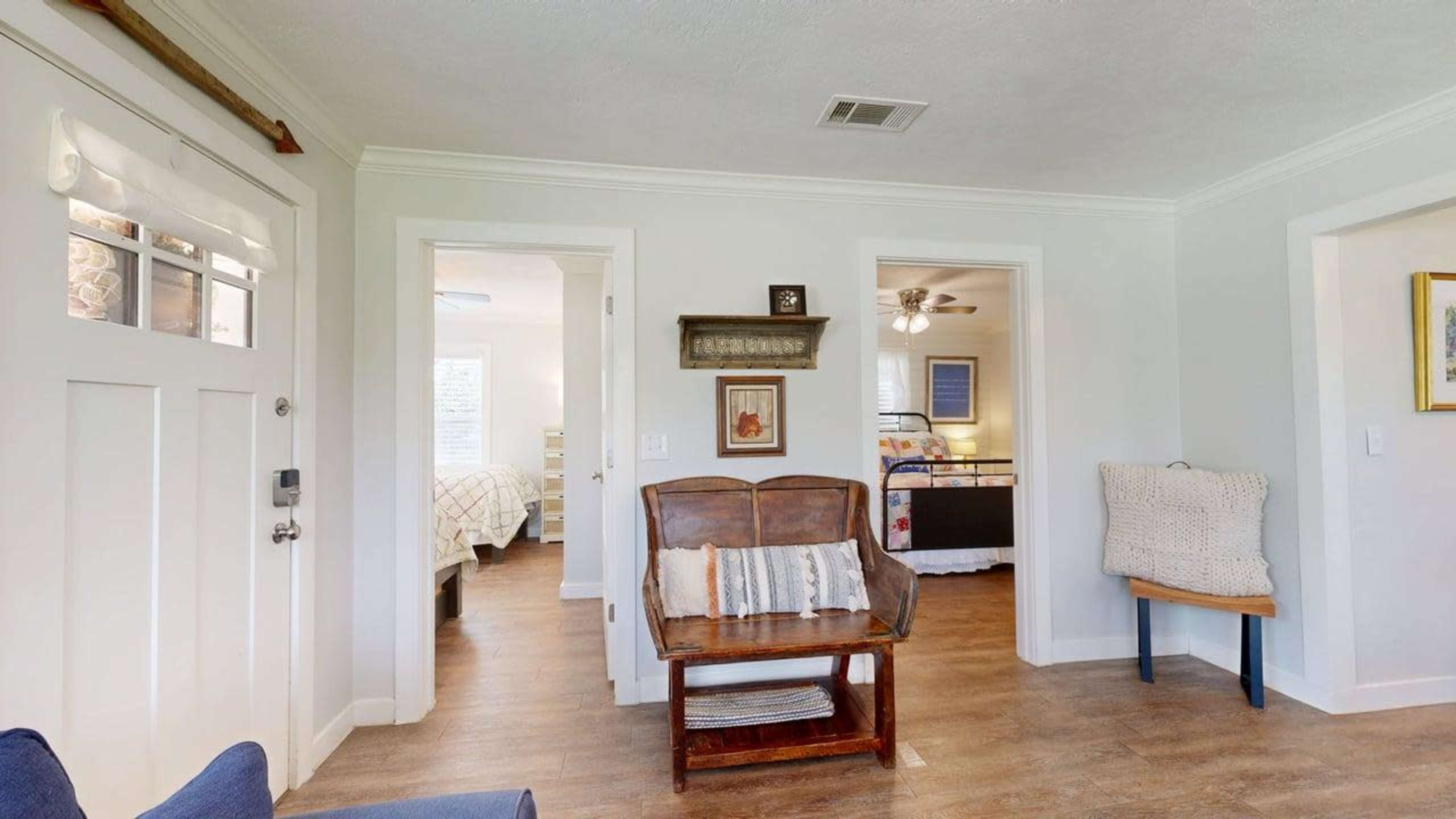 Big Oak Farmhouse - Country Retreat - 8 miles to Texas A&M University Image in , College Station, TX