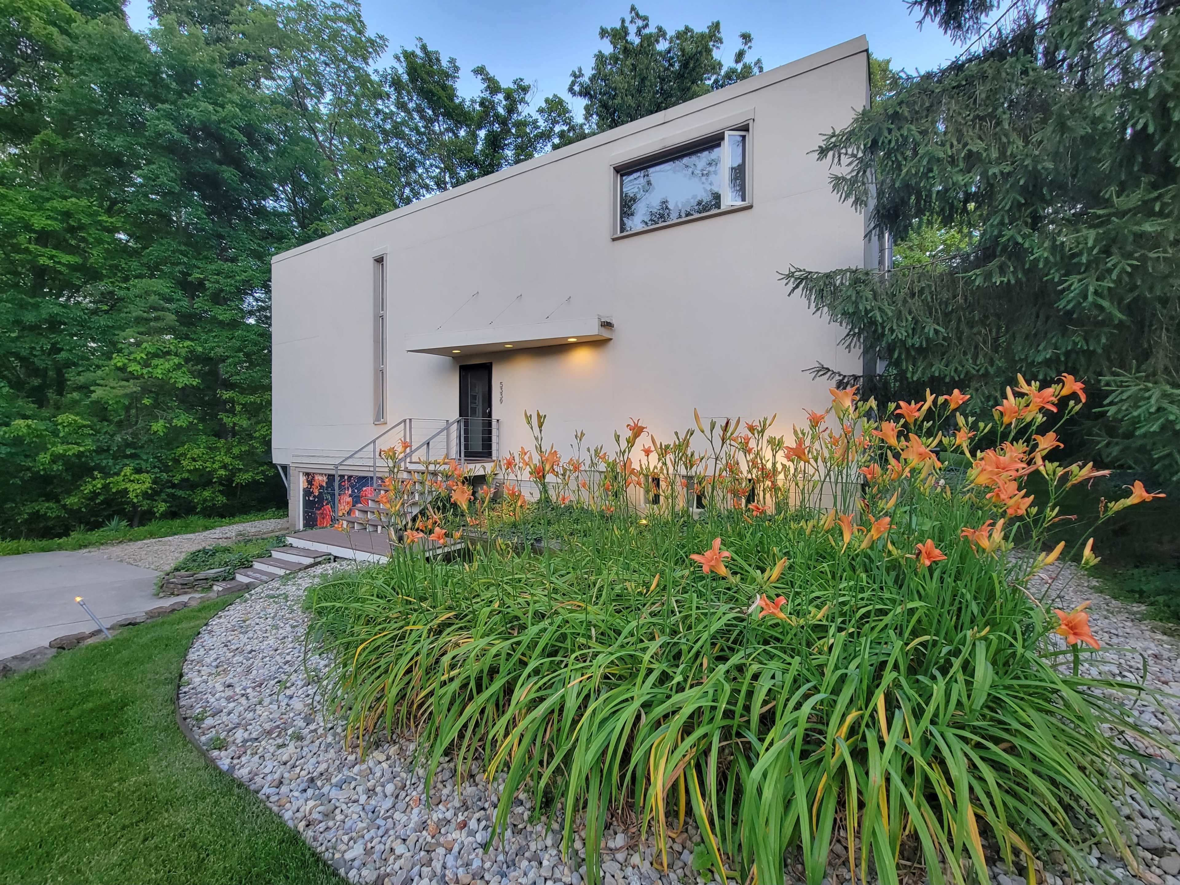 Airy + Modern Residence w/Gallery Spaces Throughout Image in Devonshire, Indianapolis, IN