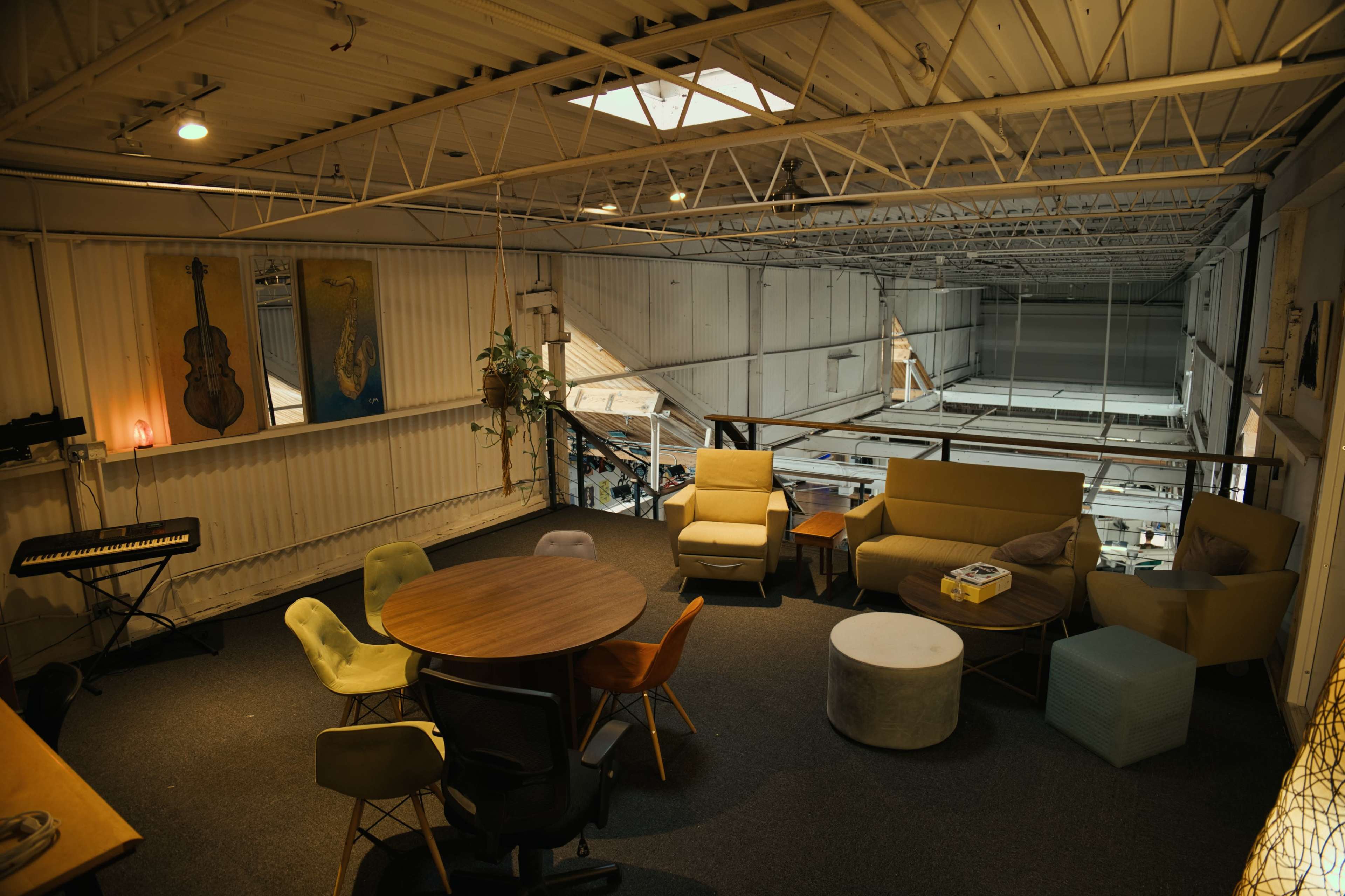 Flexible Work & Meeting Space | Conference Room + Breakout Room Image in Irving Park, Chicago, IL