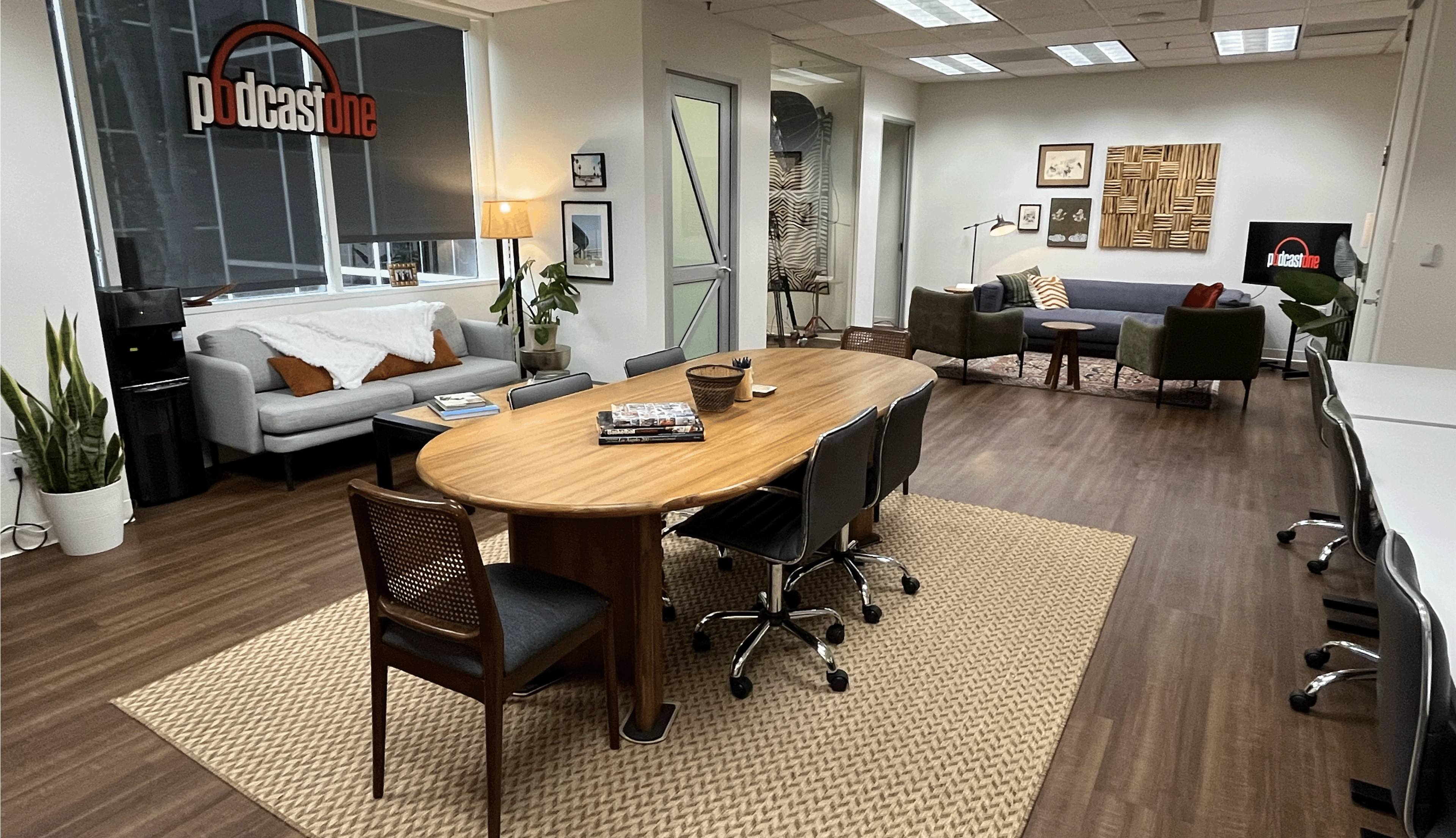 Fully Equipped/Staffed Beverly Hills Podcast Studio Image in Beverly Hills, Beverly Hills, CA