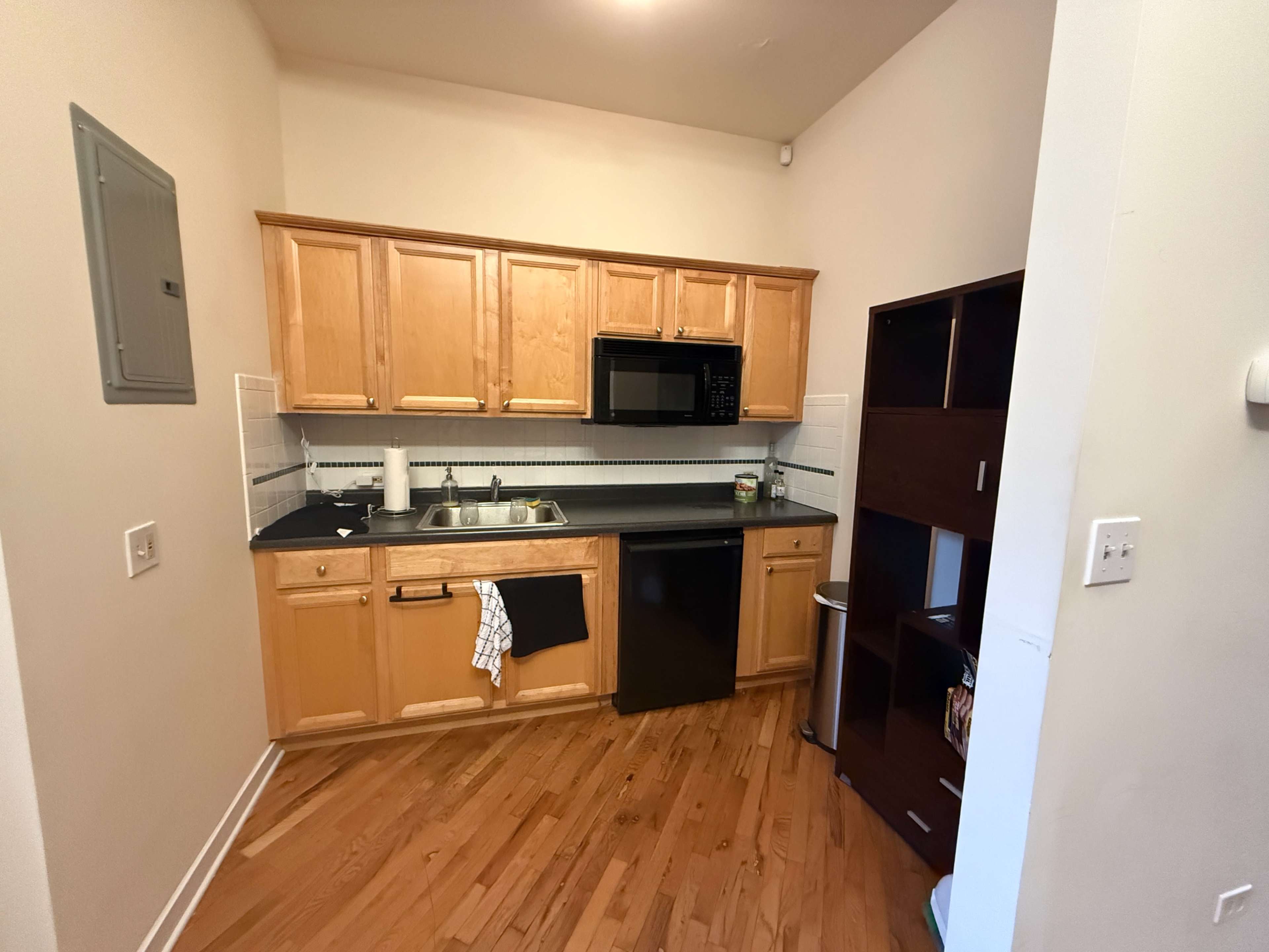 Centrally Located Studio with Incredible Lighting Image in Irving Park, Chicago, IL