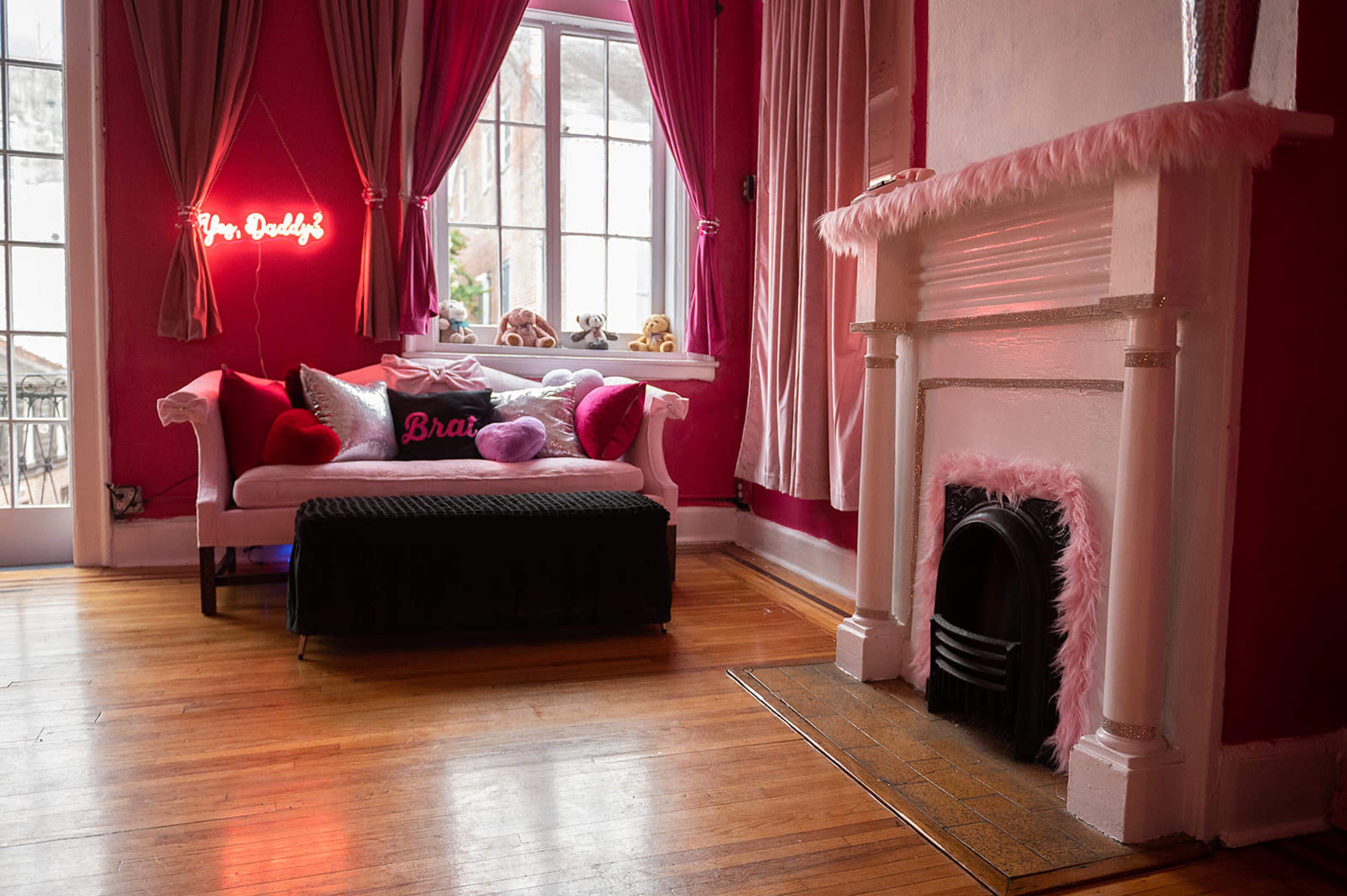 Kinky-themed Cocktail Bar Image in French Quarter, New Orleans, LA