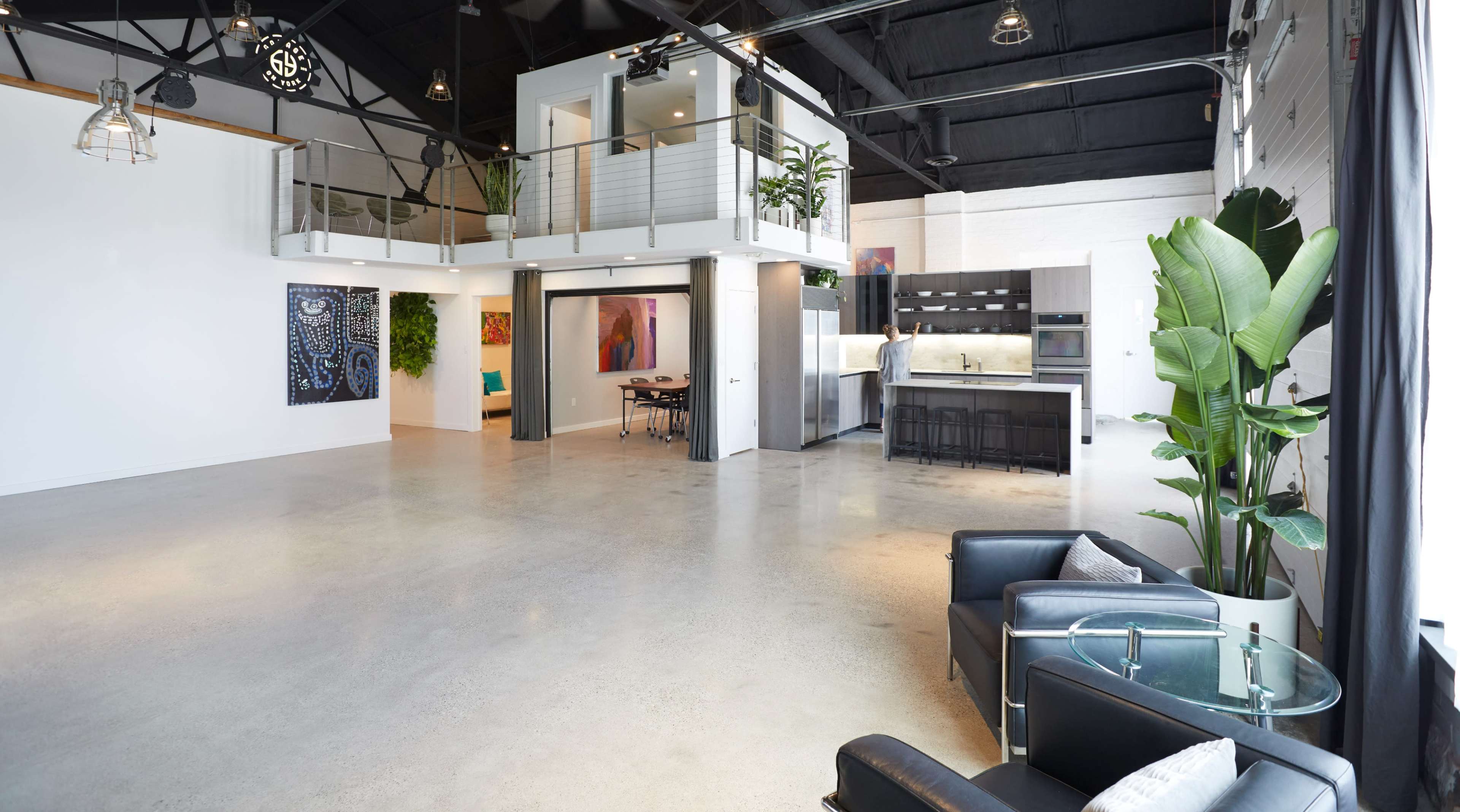 Thoughtfully designed studio for production crews, talent and clients. Image in Newport, Newport, KY