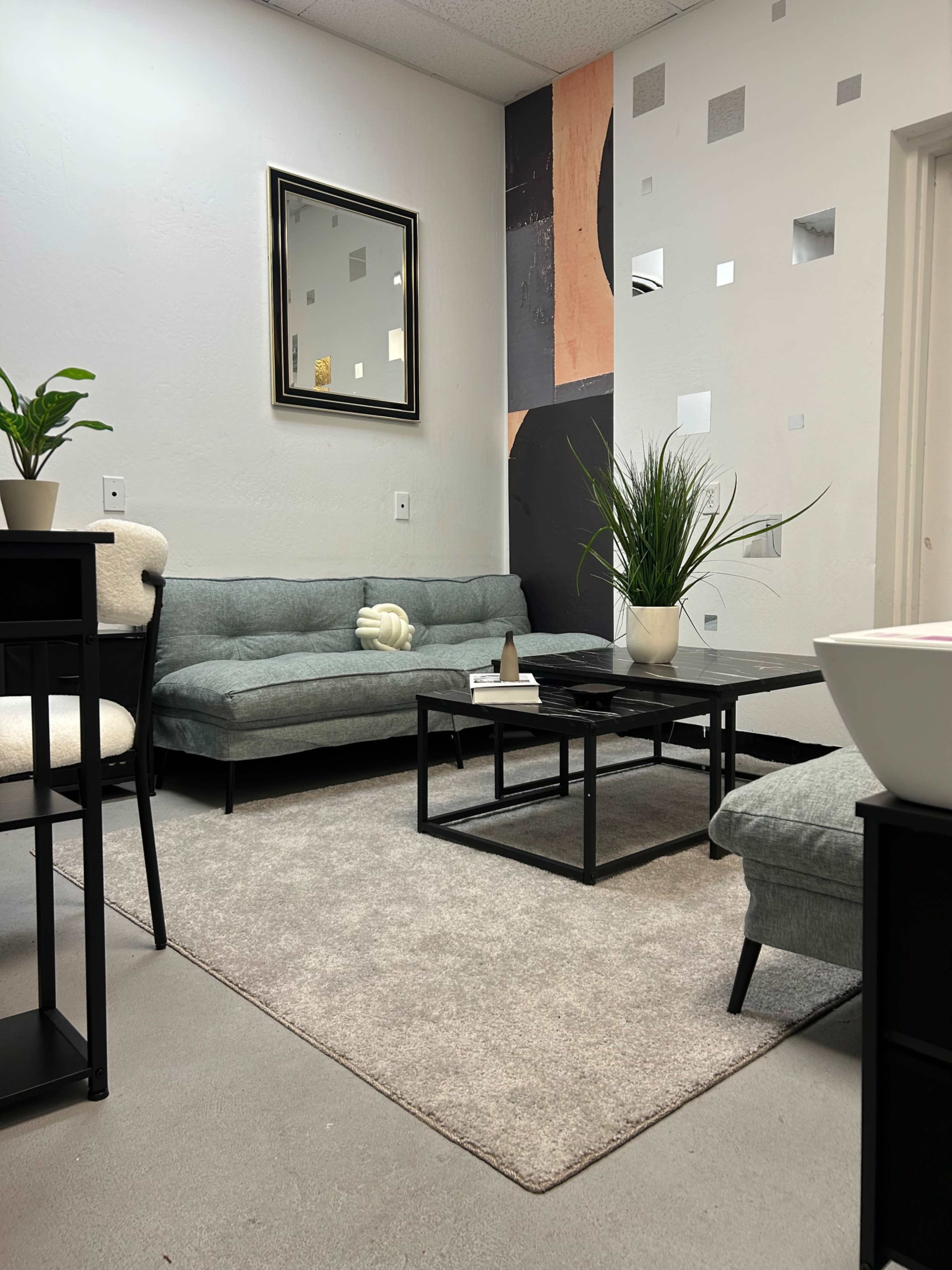 Fully equipped private office Image in Alhambra, Phoenix, AZ