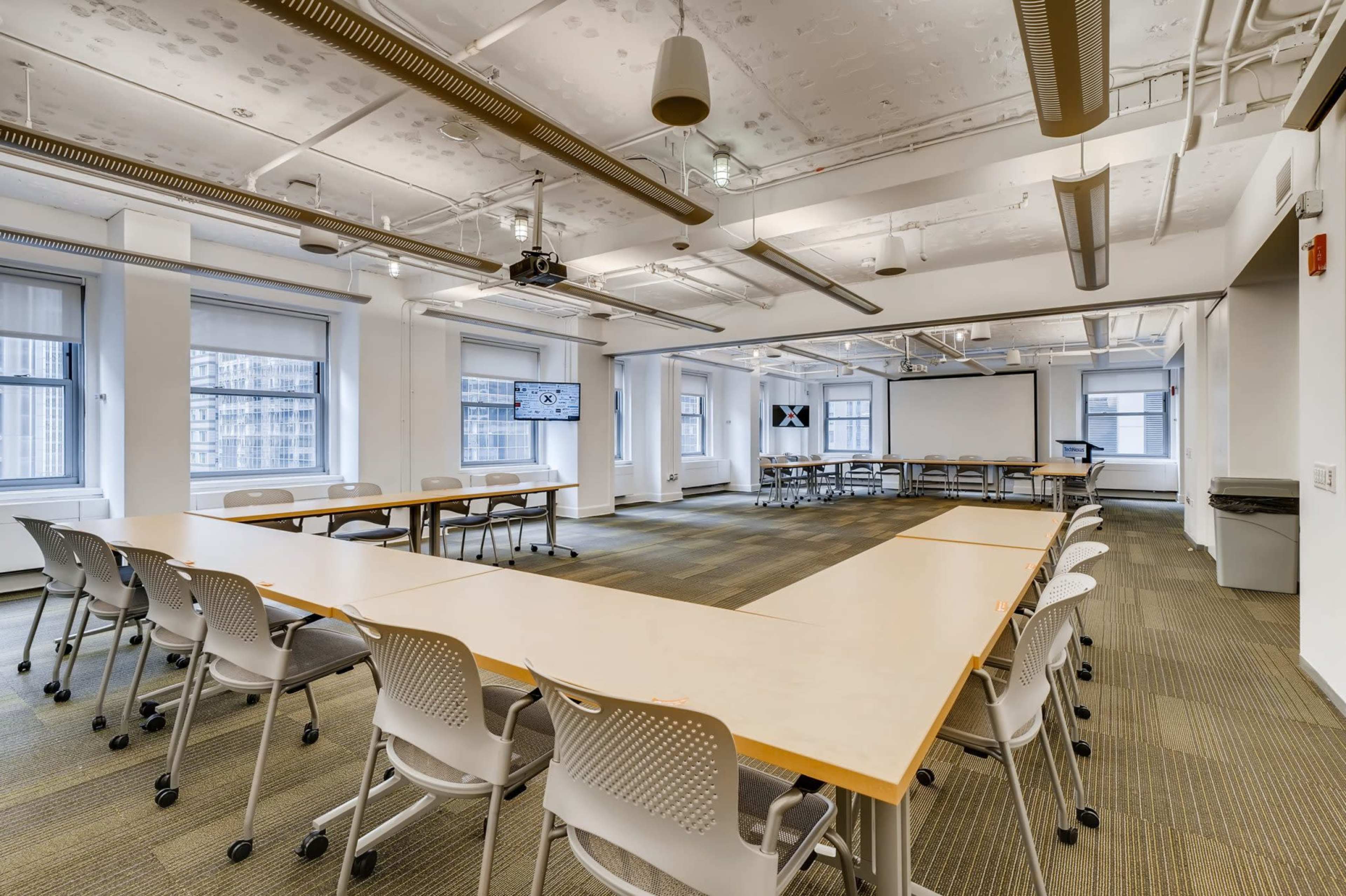 West Commons Image in Chicago Loop, Chicago, IL