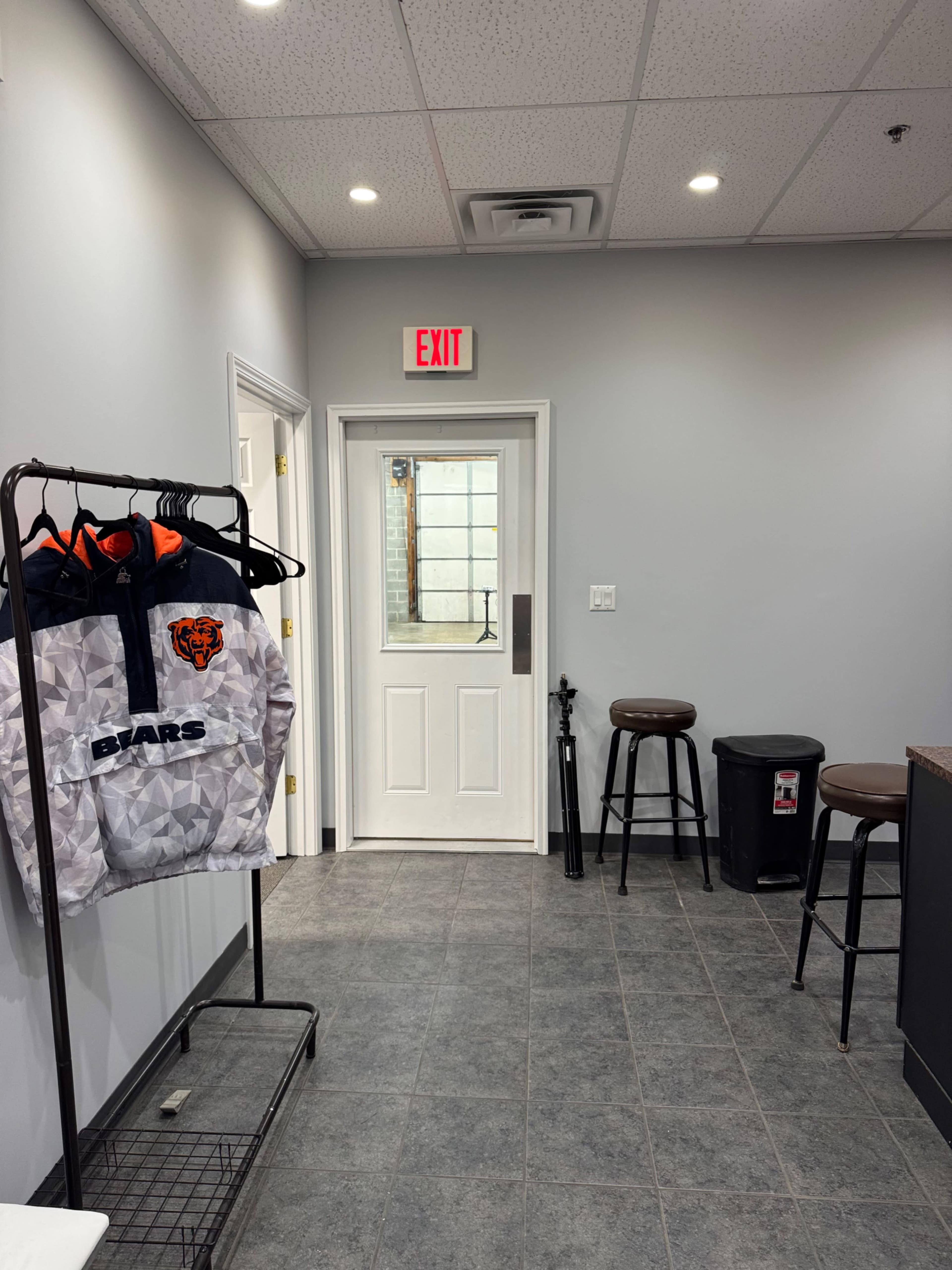 Warrenville Spacious Studio Image in Winfield Township, Warrenville, IL