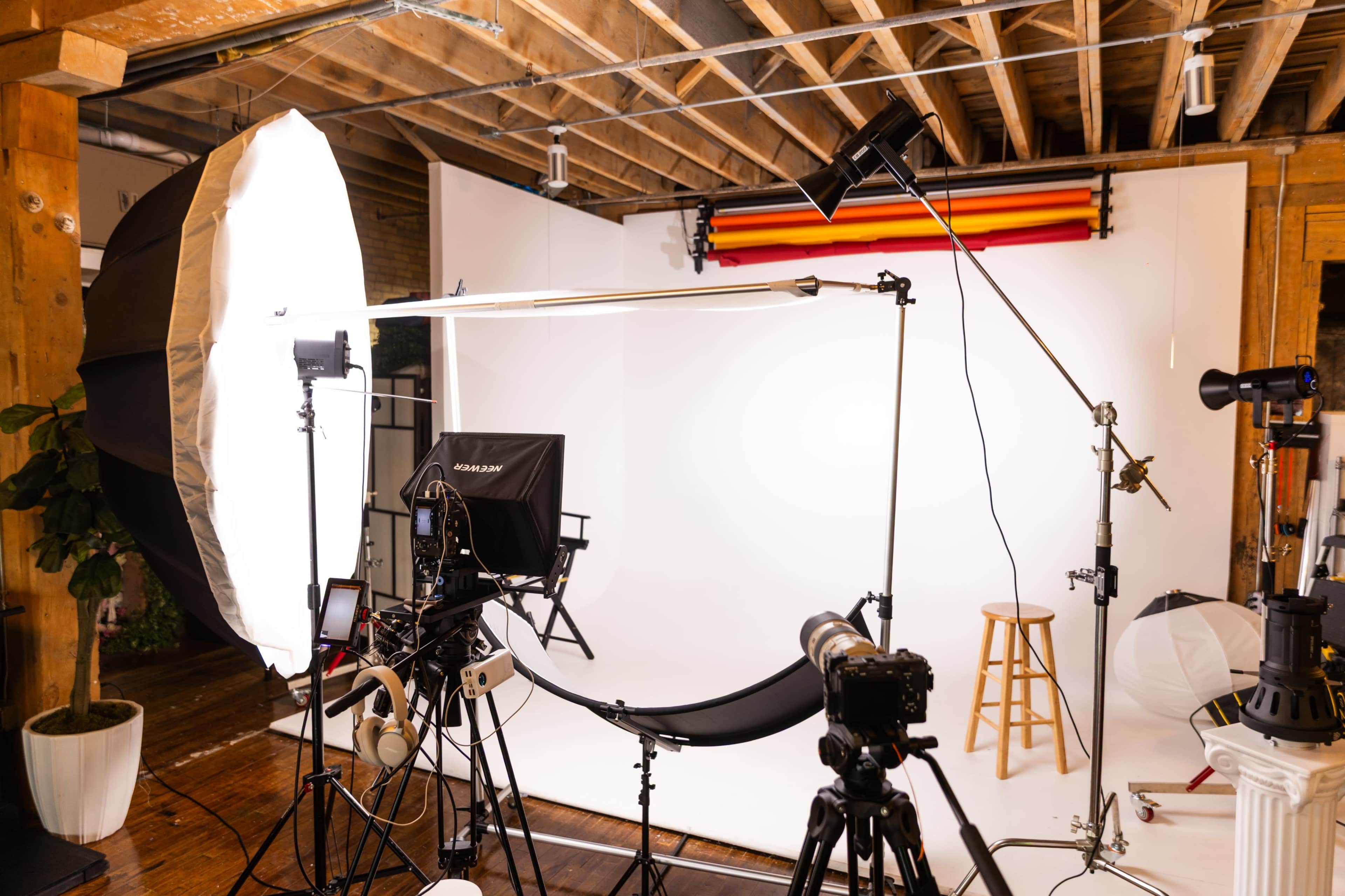 PhotoStudio: 10+ Stations, Profoto Lighting, 4 Solid Background Colors + Podcast Station Image in Hawthorne, Minneapolis, MN