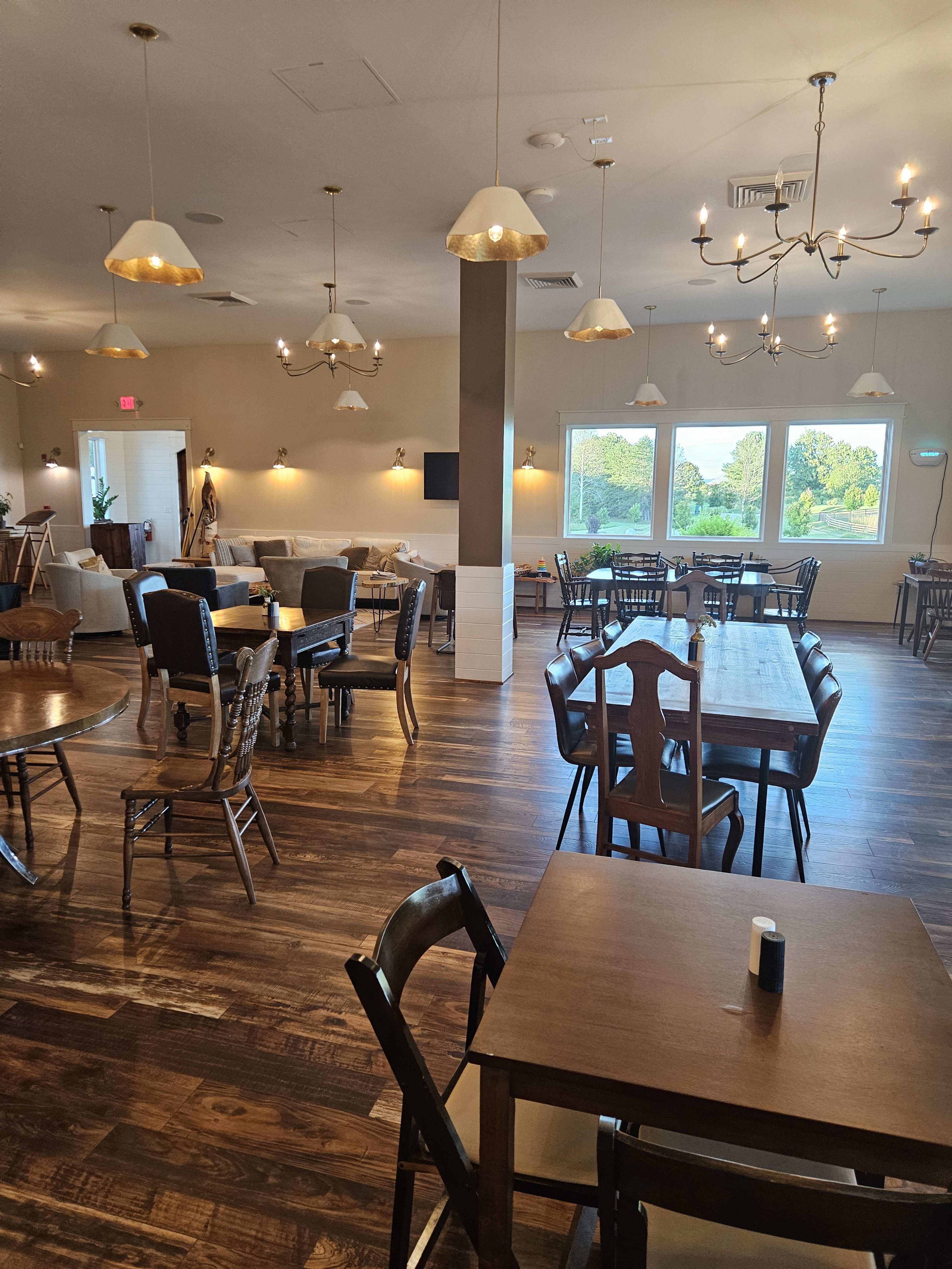 Boutique Hotel with Lodging Options and a Restaurant - The Restaurant Area Image in Westfield, Westfield, NC