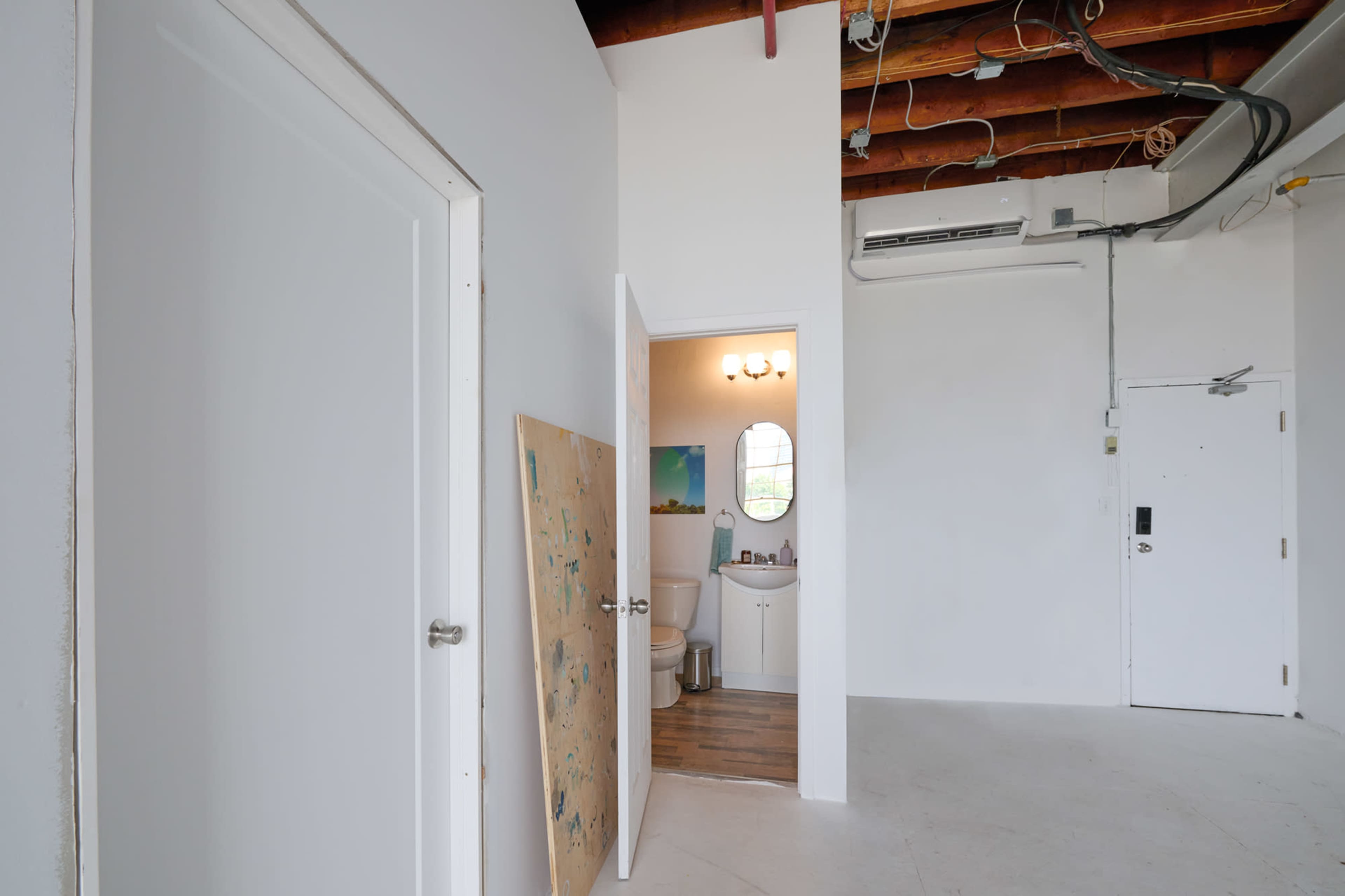 Traditional Photo Studio with Even North Light Image in Leaside, Toronto, ON