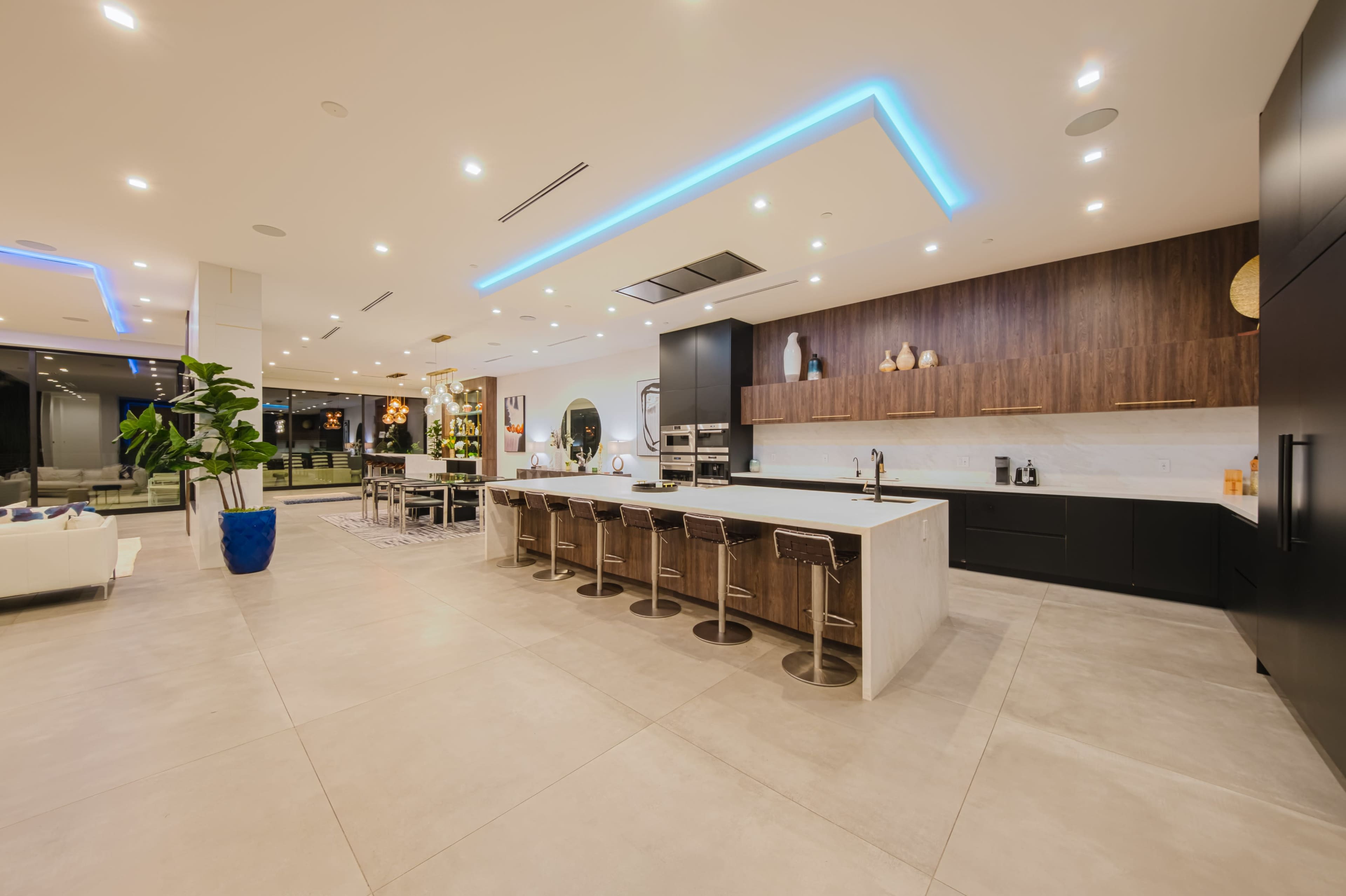 MODERN LUXE ARCHITECTURAL GEM IN THE HILLS Image in Bel Air, Los Angeles, CA