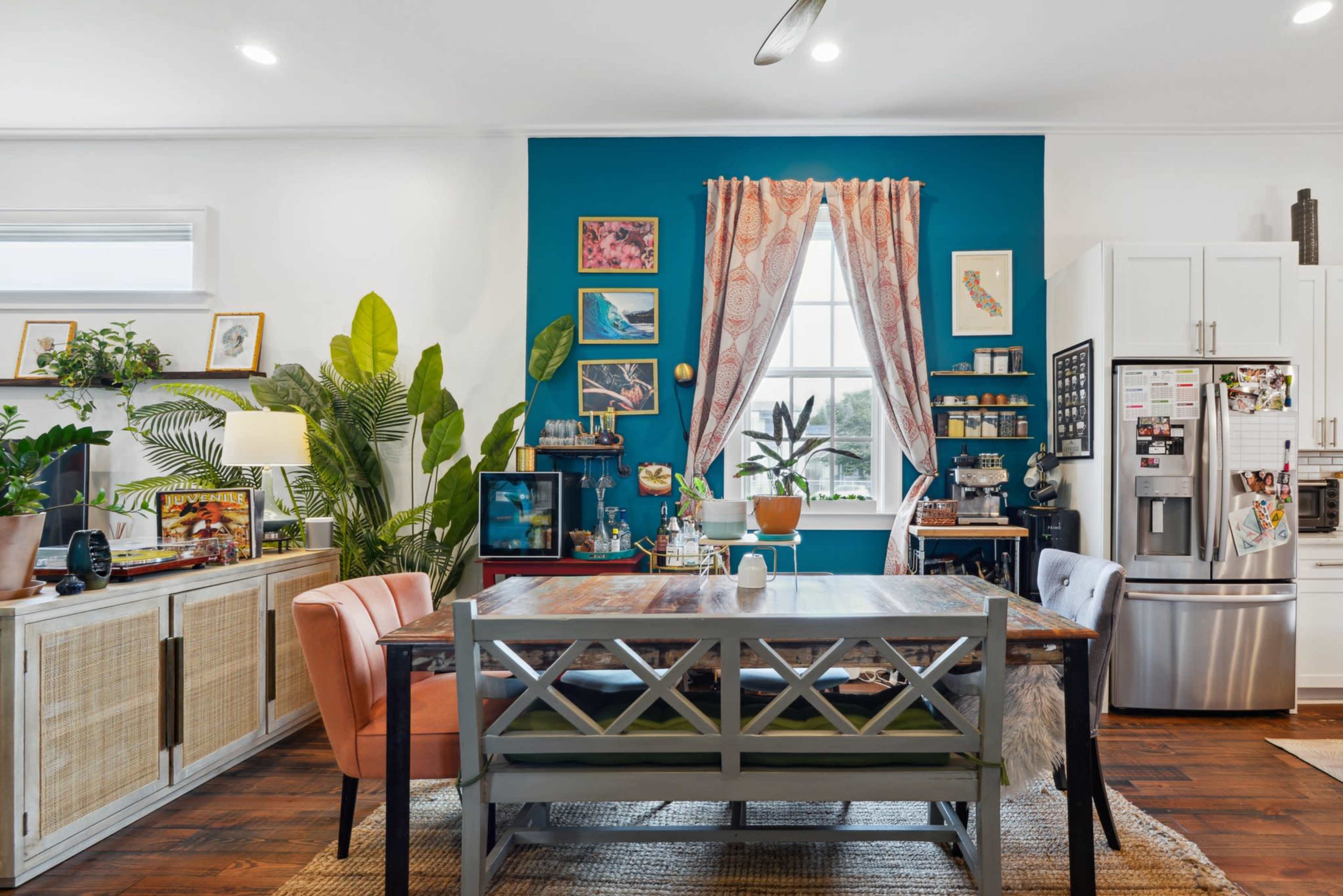 Chic and Comfortable Meeting Space in Uptown Oakland Image in Leonidas, New Orleans, LA