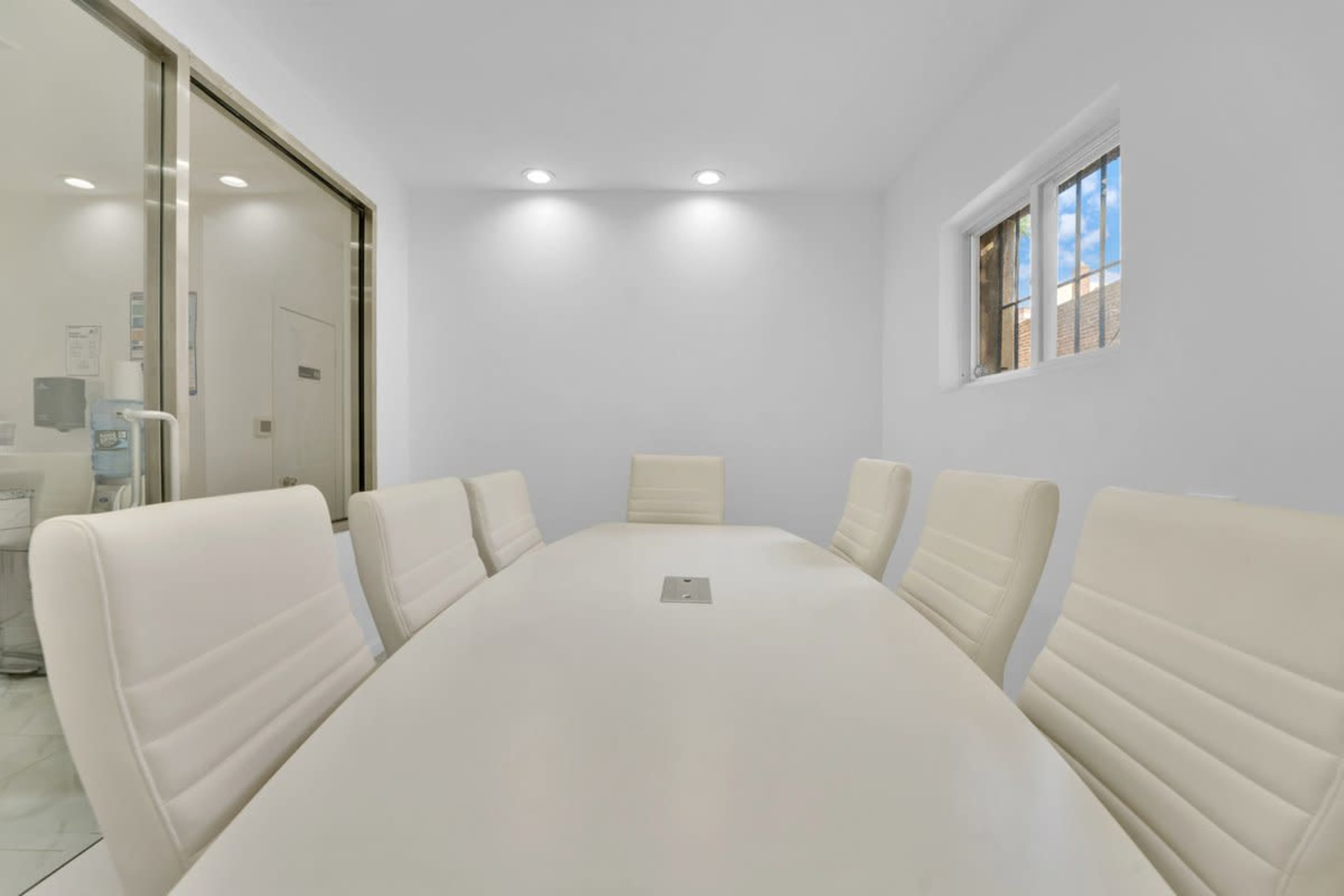 Conference Room for Hourly Rent: Professional & Private Image in Richmond Hill, Richmond Hill, NY
