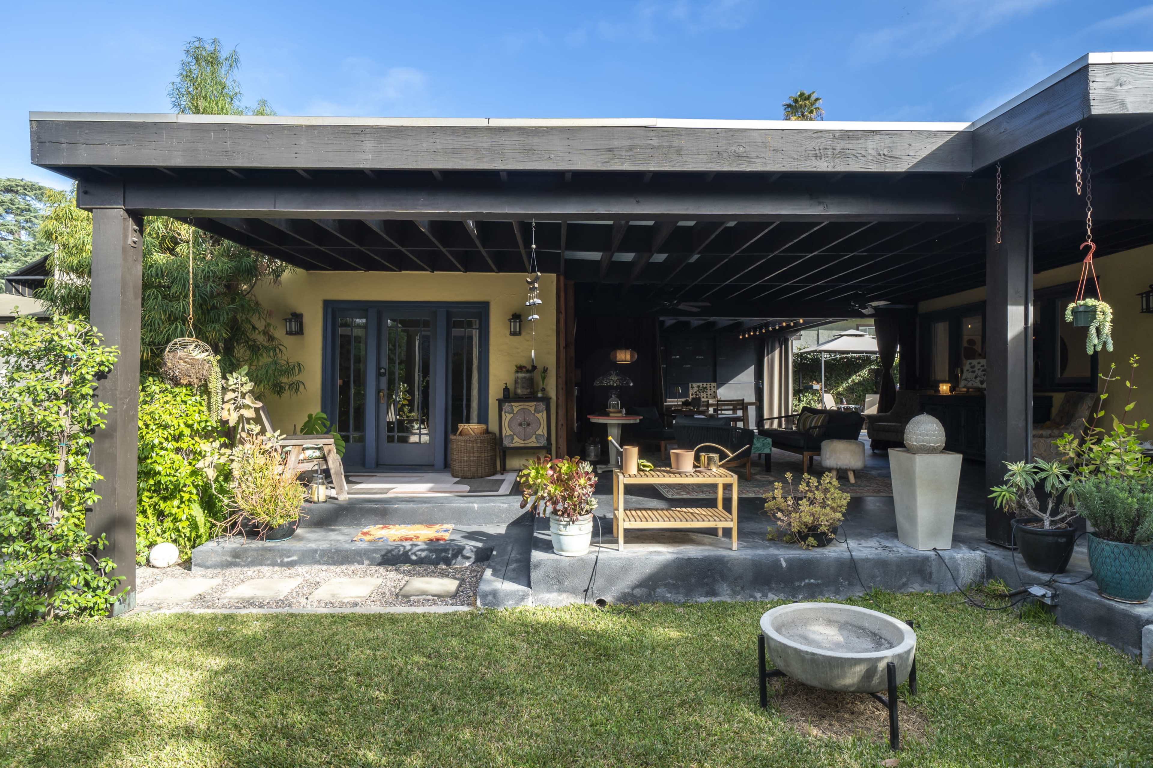 A Lush Garden Cocoon - Evergreen Outdoor Lounge and Garden Space For Film Shoots and Production in Pasadena Image in North Central, Pasadena, CA