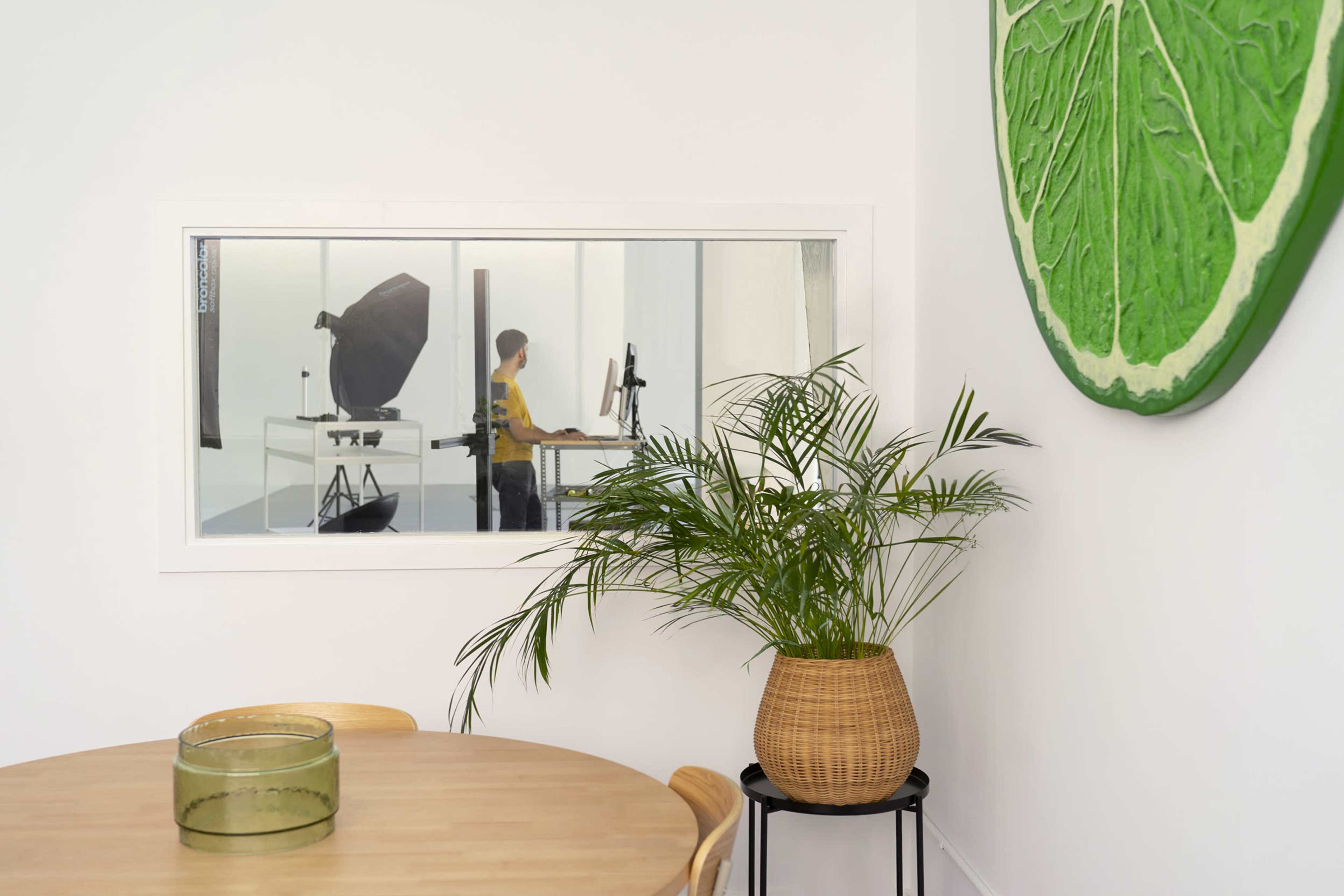 Espacio creativo en el centro de Barcelona, ideal para sesiones de fotos y rodajes Image in El Bon Pastor, Barcelona, B