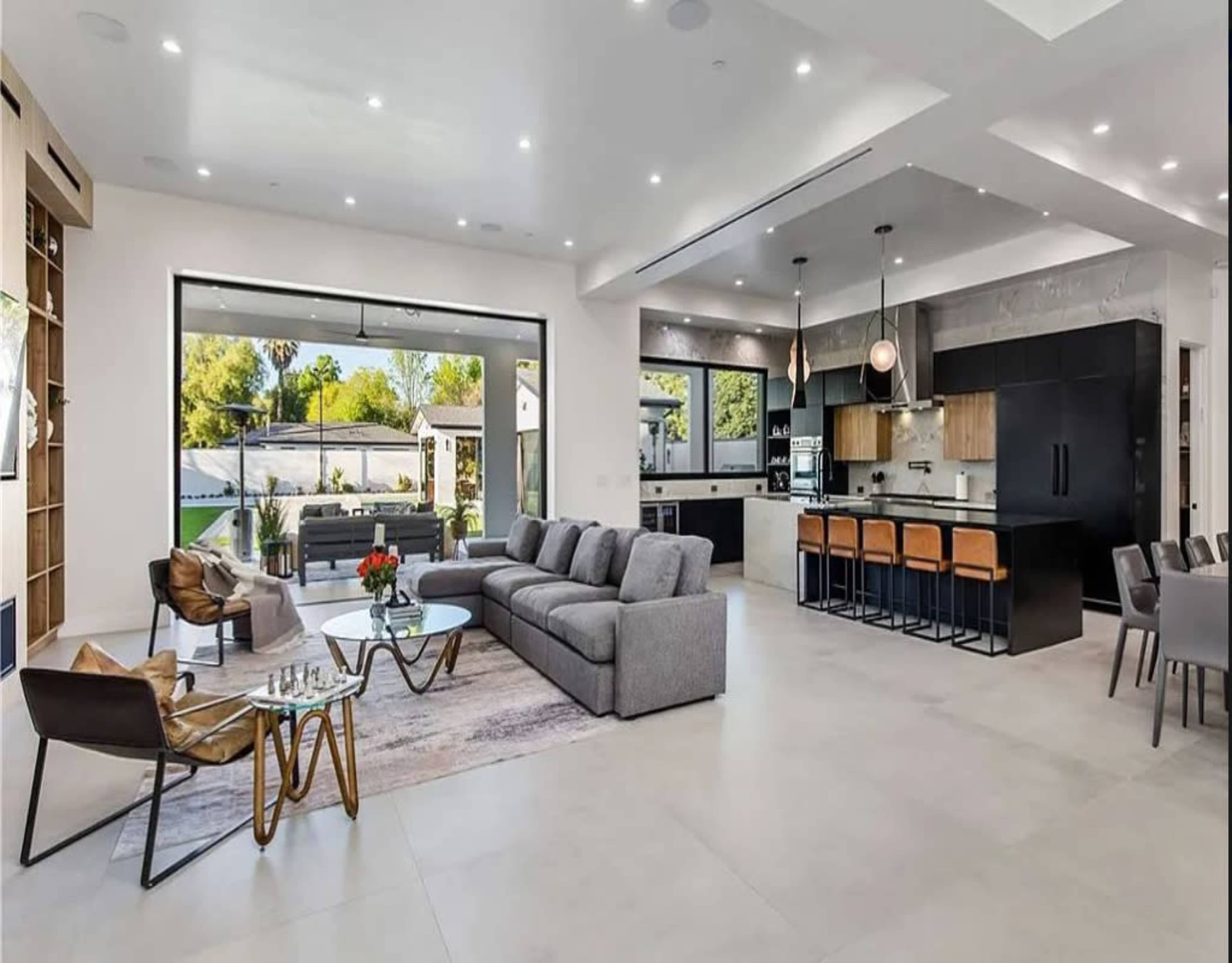 LUXE MODERN MANOR WITH RESORT BACKYARD Image in Woodland Hills, Los Angeles, CA