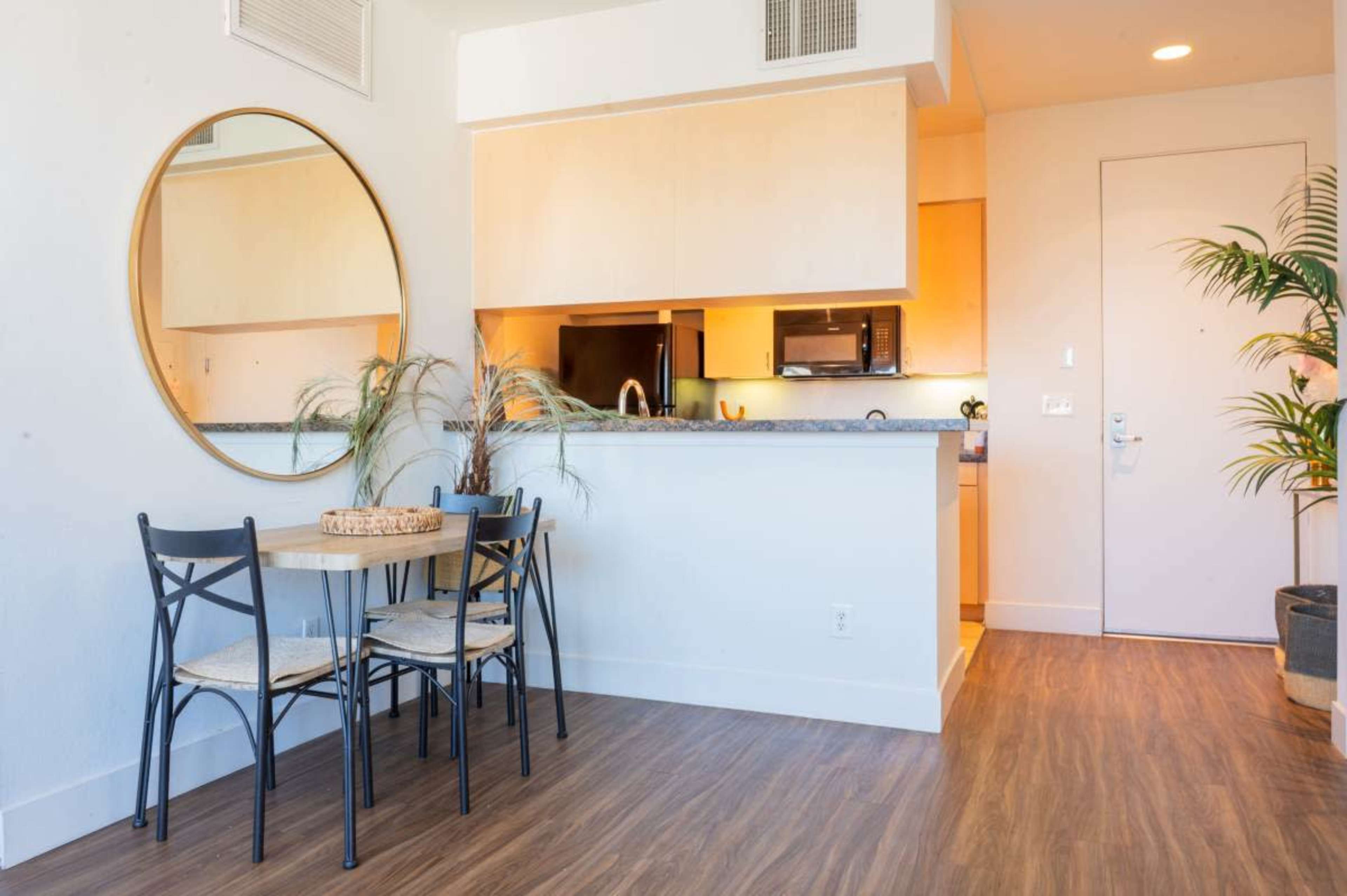 Luxury Beach Apartment Image in Downtown, Santa Monica, CA