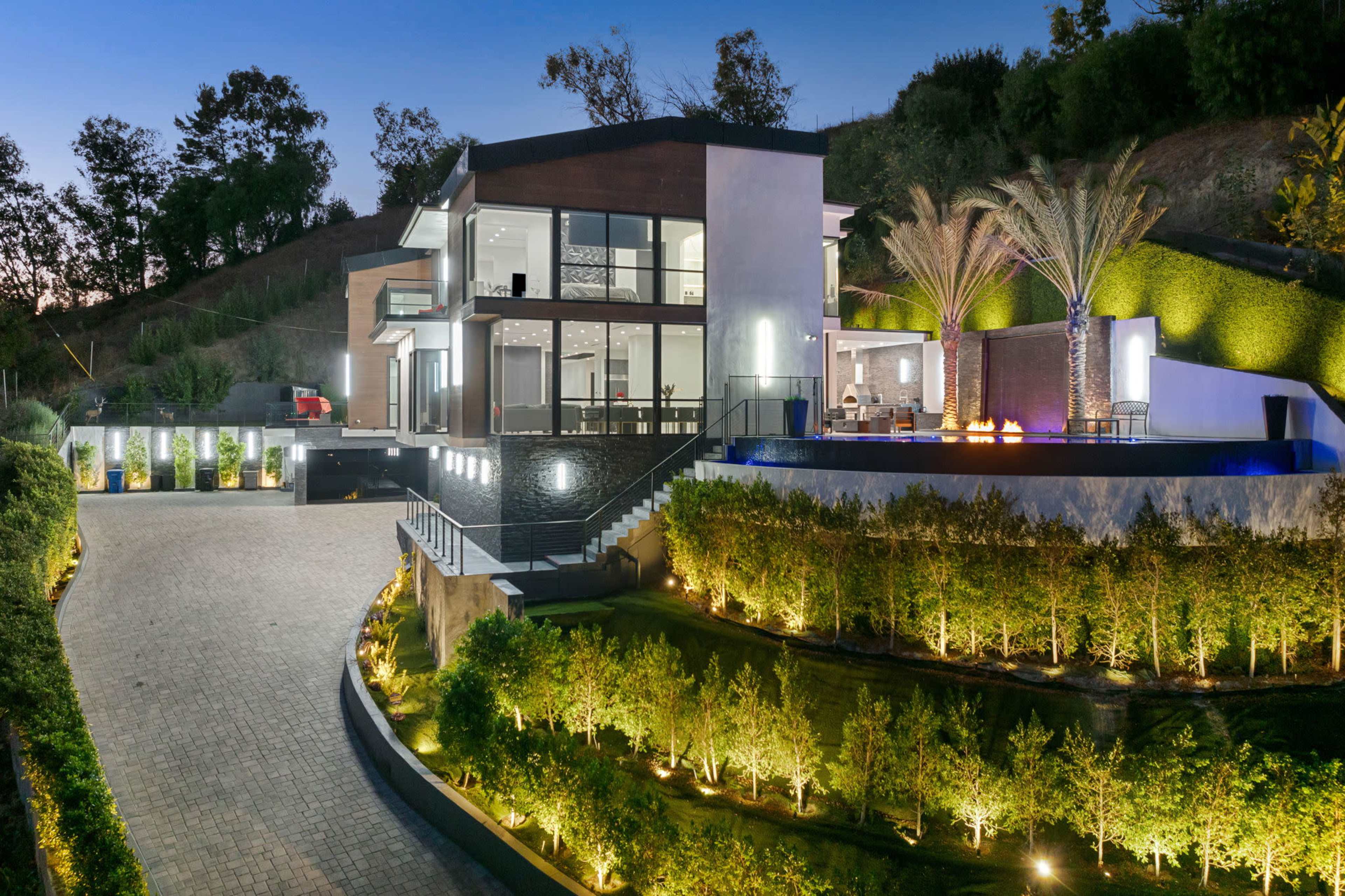 Sky Loft: Luxe Space w/ City Vibes & Infinity Edge Image in Granada Hills, Los Angeles, CA