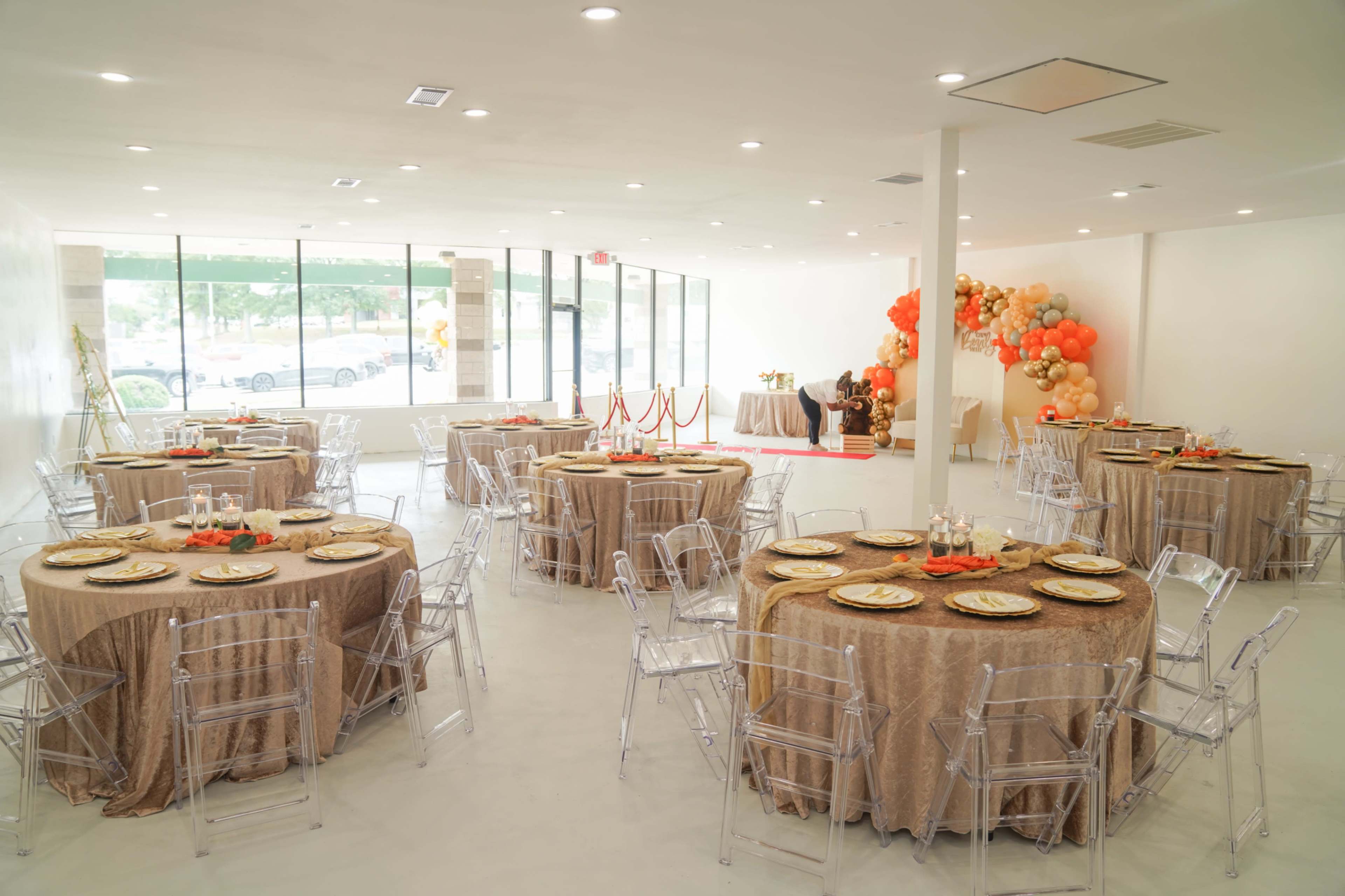 Bright & Chic GALLERY-STYLED Venue with GLAM TOUCHES Image in Morrow, Morrow, GA
