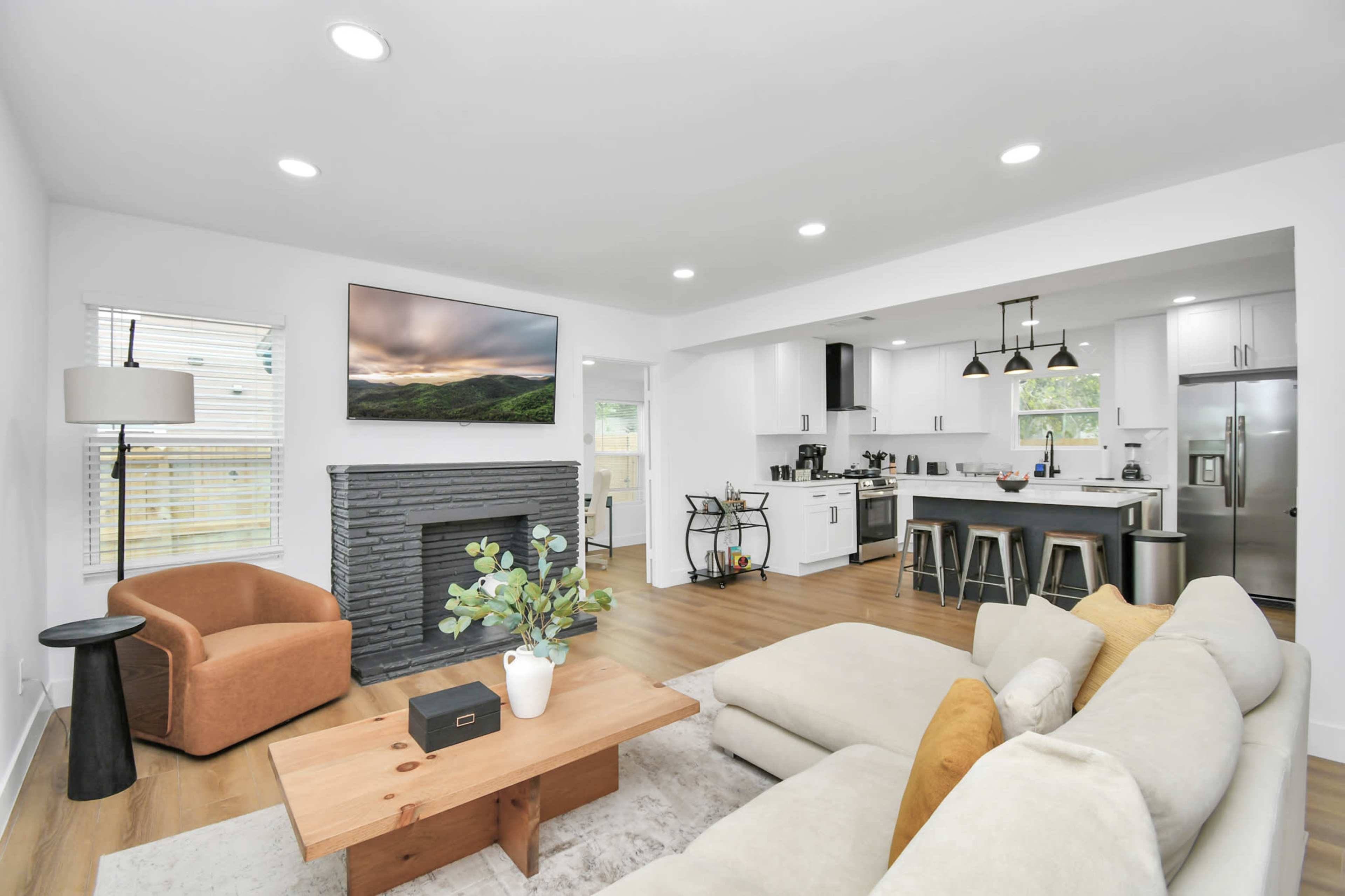 House with Downtown views and spacious backyard Image in Greater Third Ward, Houston, TX