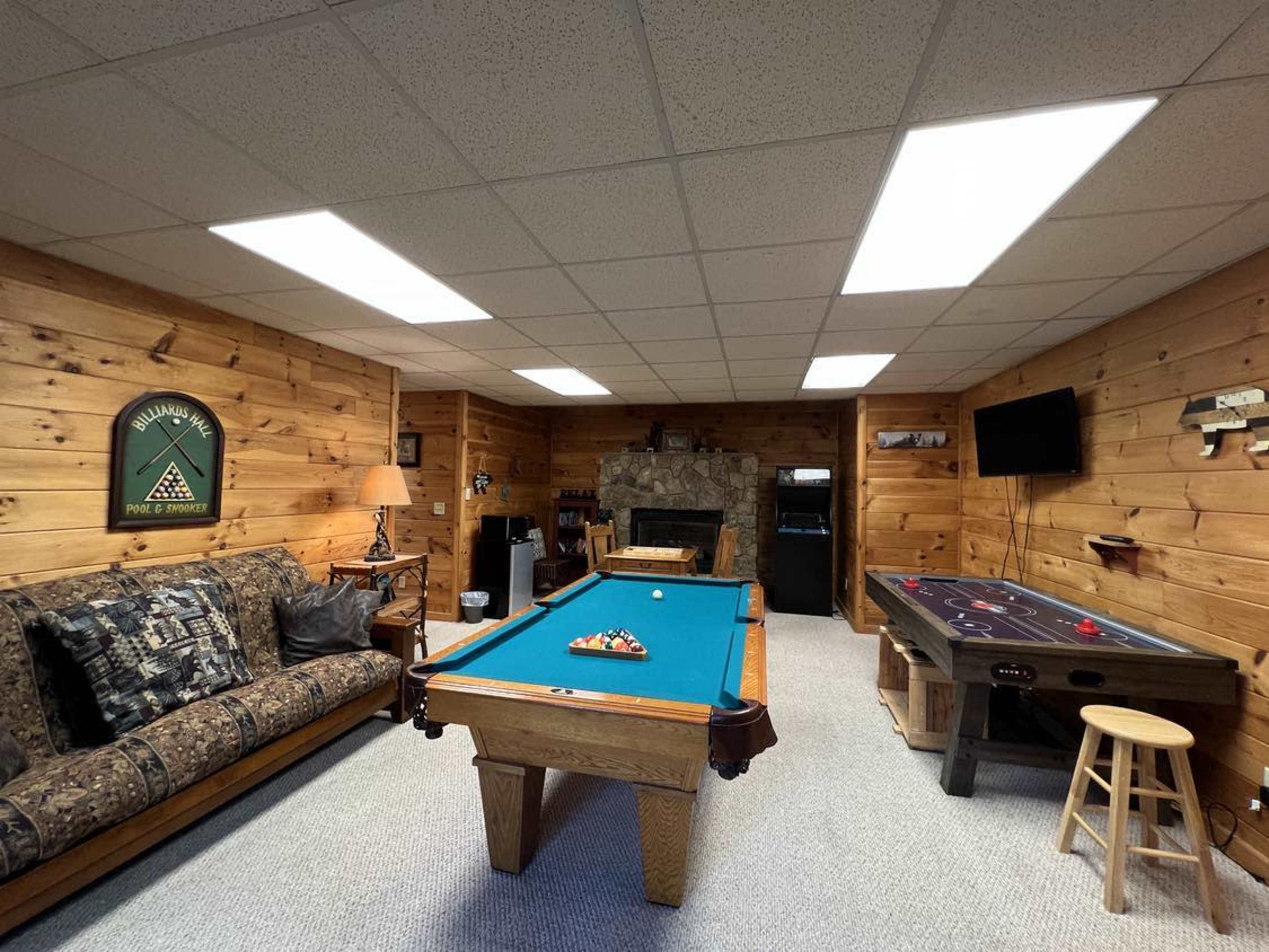 Cabin home in a rural wooded neighborhood with beautiful mountain views. Image in , Mineral Bluff, GA