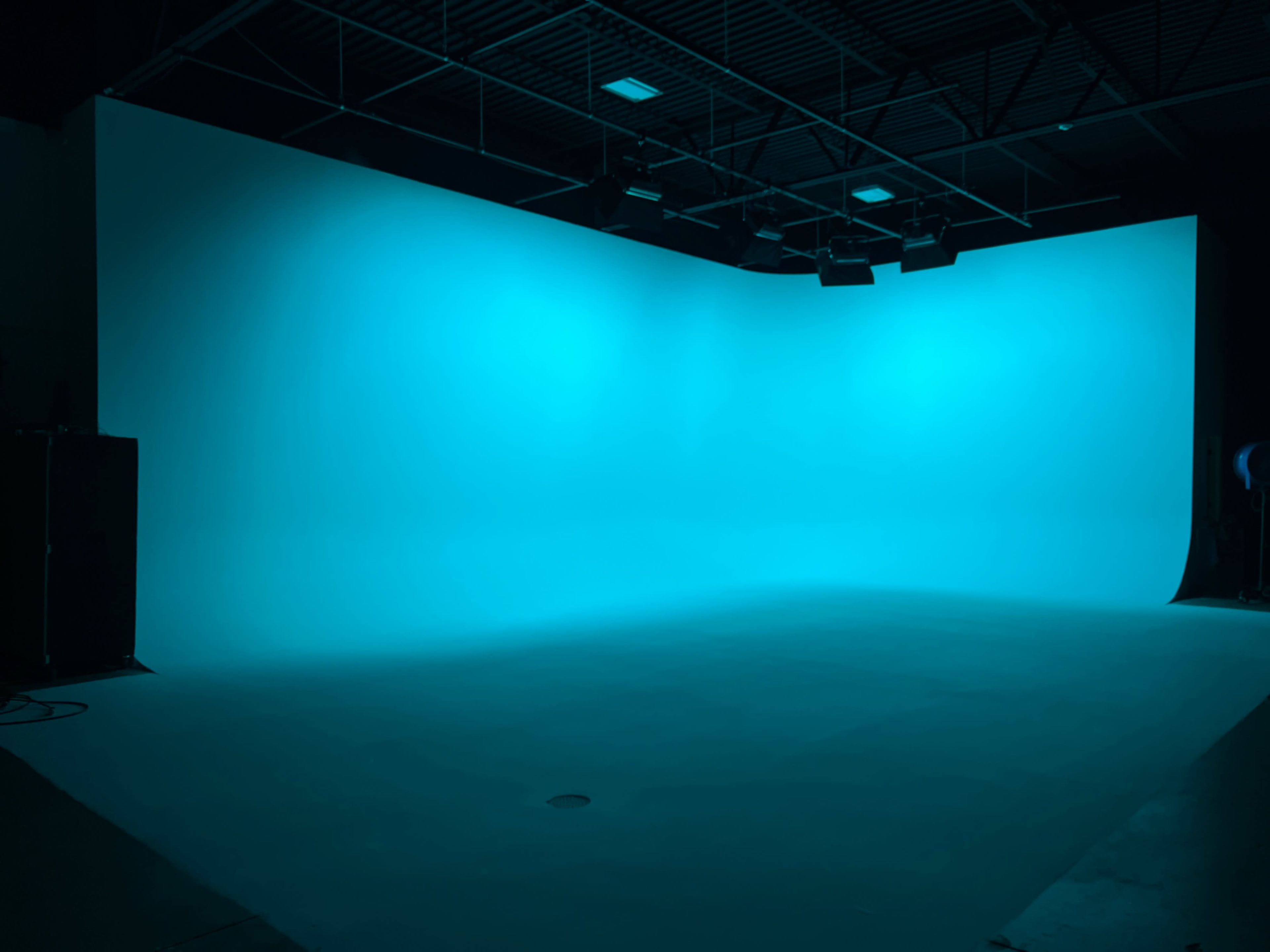 Professional Photo/Video Studio (40’x25’) Cyclorama Stage Image in West Grand, grand rapids, MI