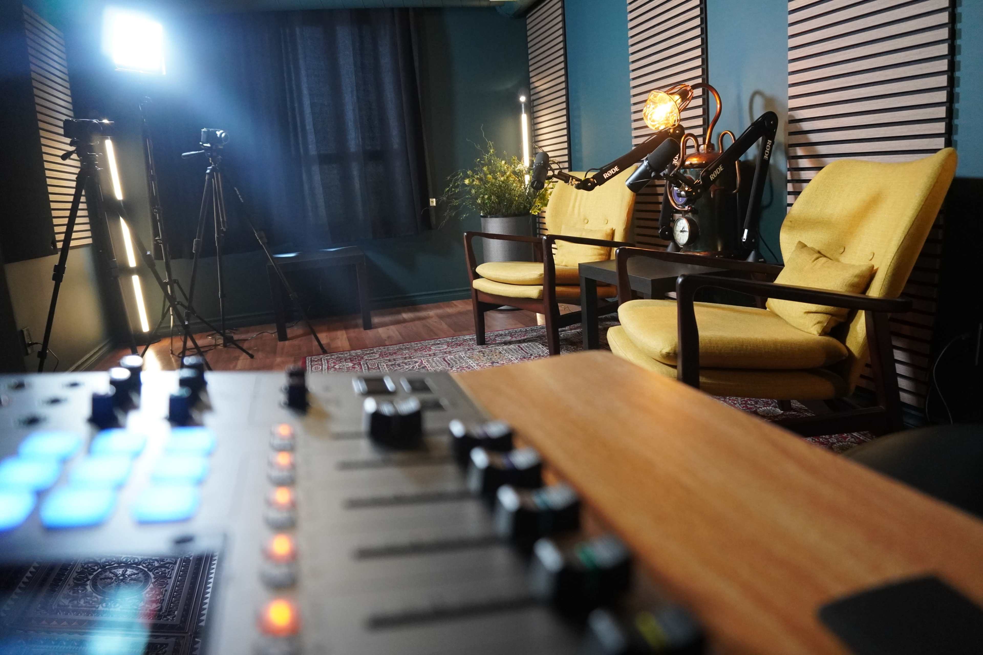 Professional Podcast Studio – Quick Setup, Ready to Record, Influencer-Approved Gear Image in Gibson, Hamilton, ON