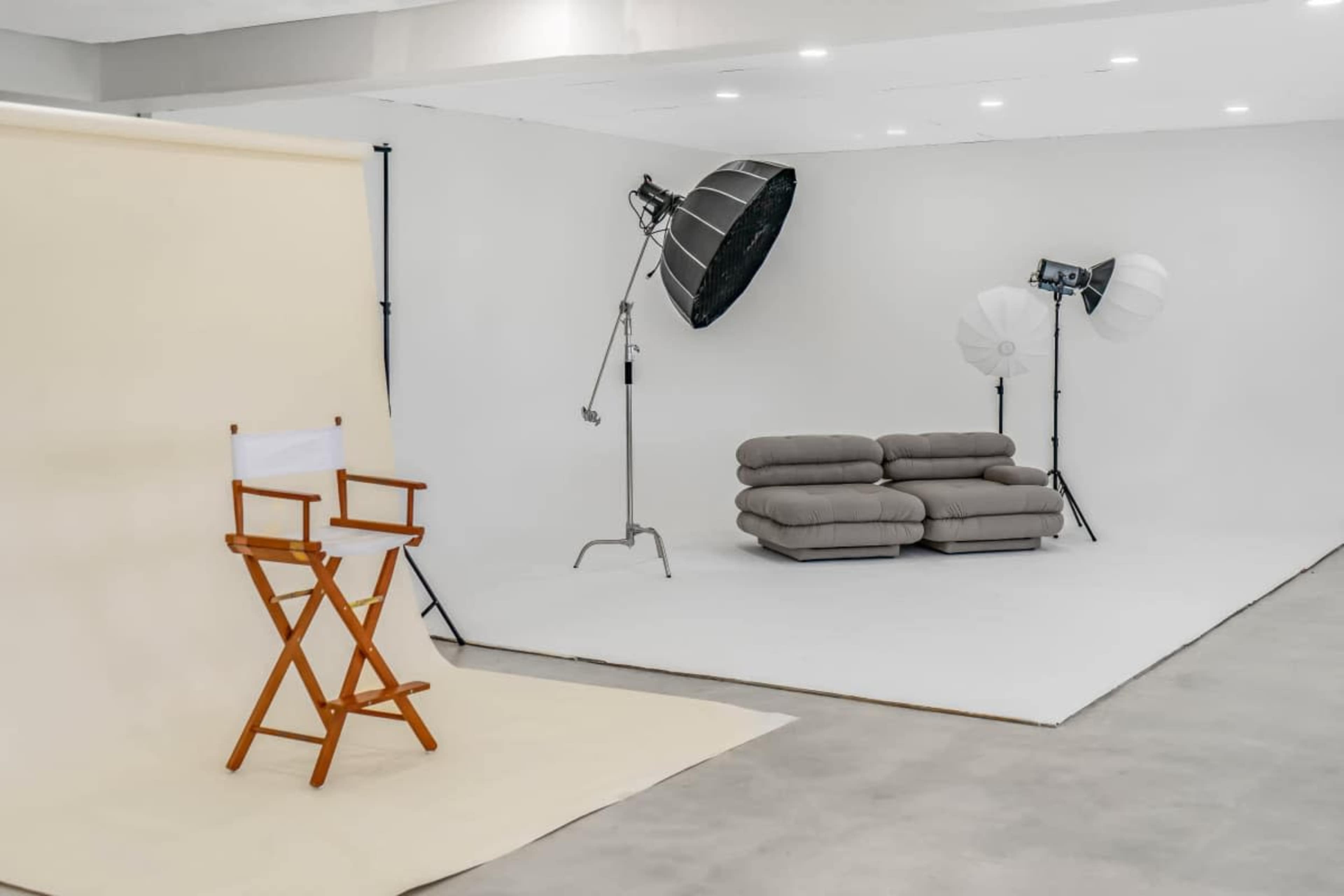 Luxury Miami Content Studio with Cyc Wall and Chic Area Image in Glenvar Heights, Miami, FL