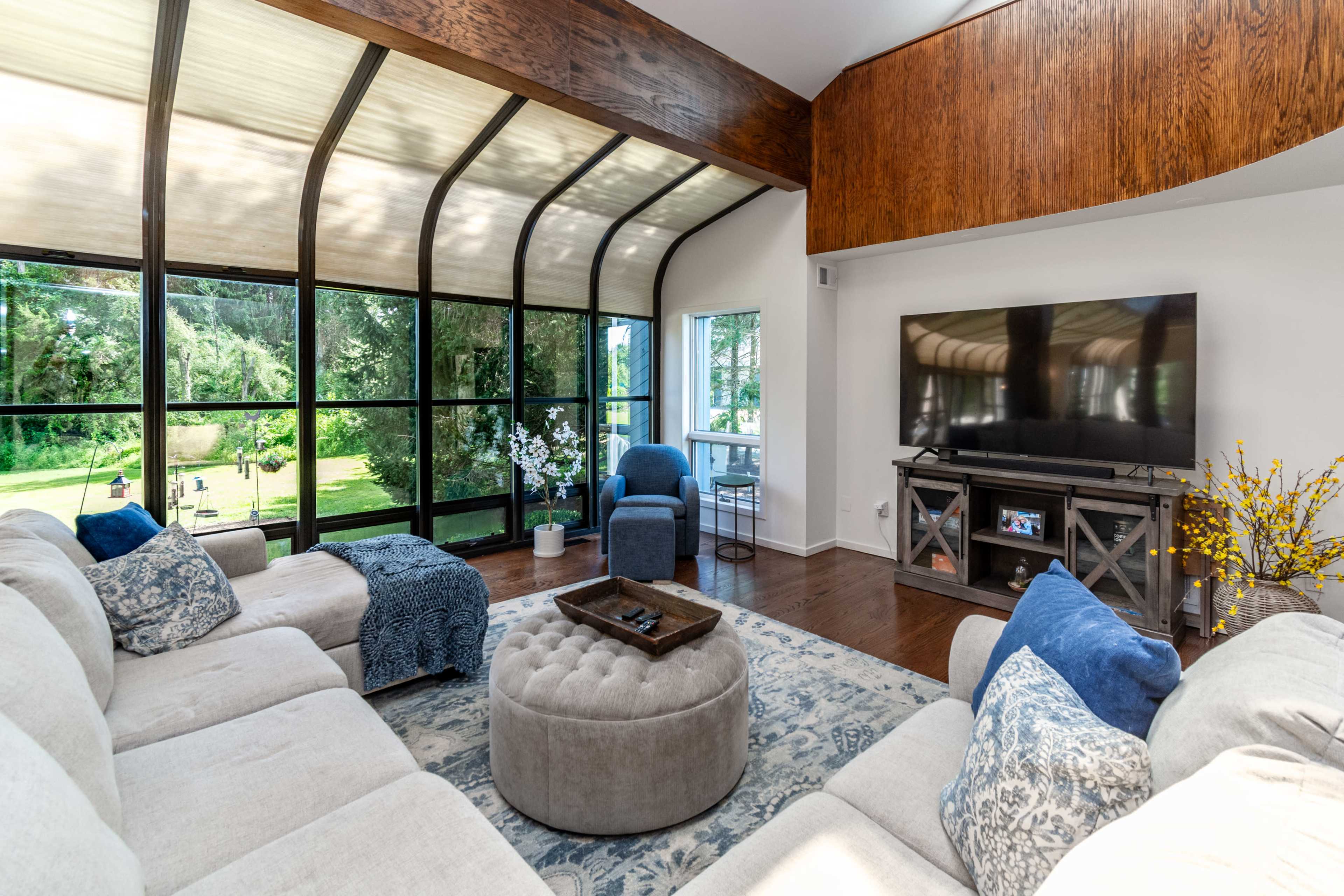 Private 16-Acre Country Estate with Wooded Backdrop Image in Delaware Township, Stockton, NJ