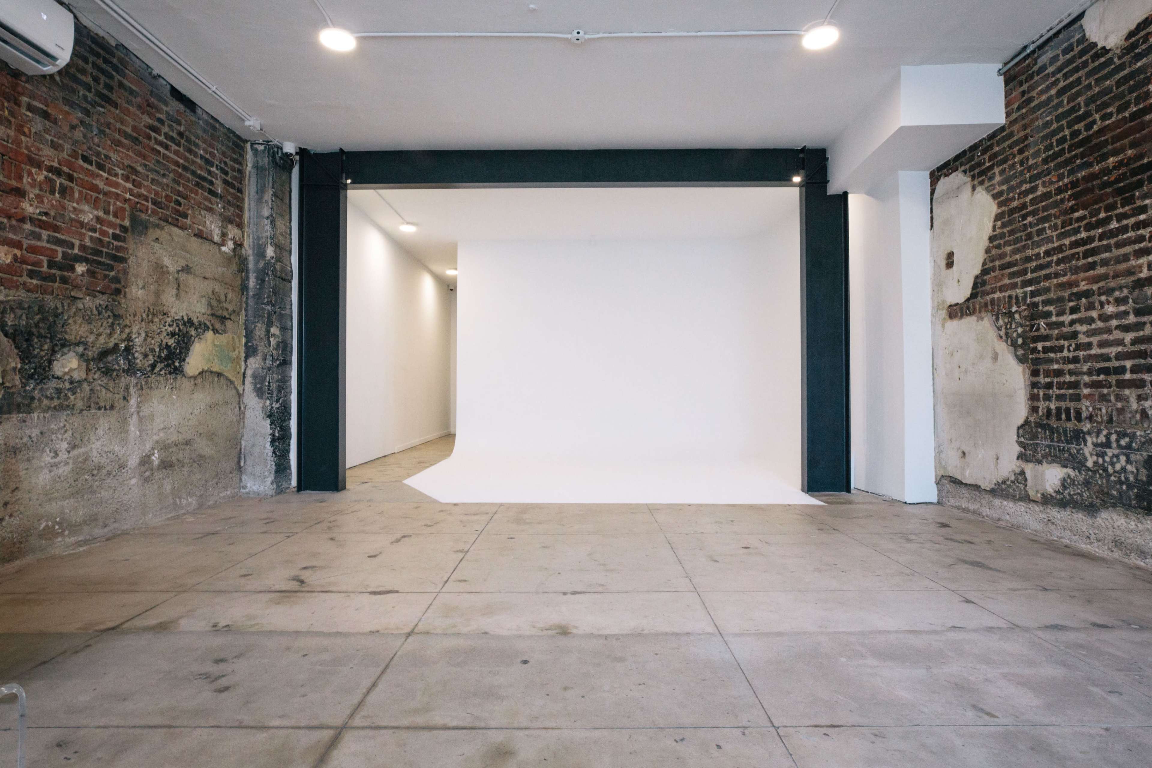 White Cyc Photo & Video Studio | Easy Load-In | Echo Park / DTLA - 11’ Ceilings • Sound-Friendly • Instant Book Image in Echo Park, Los Angeles, CA