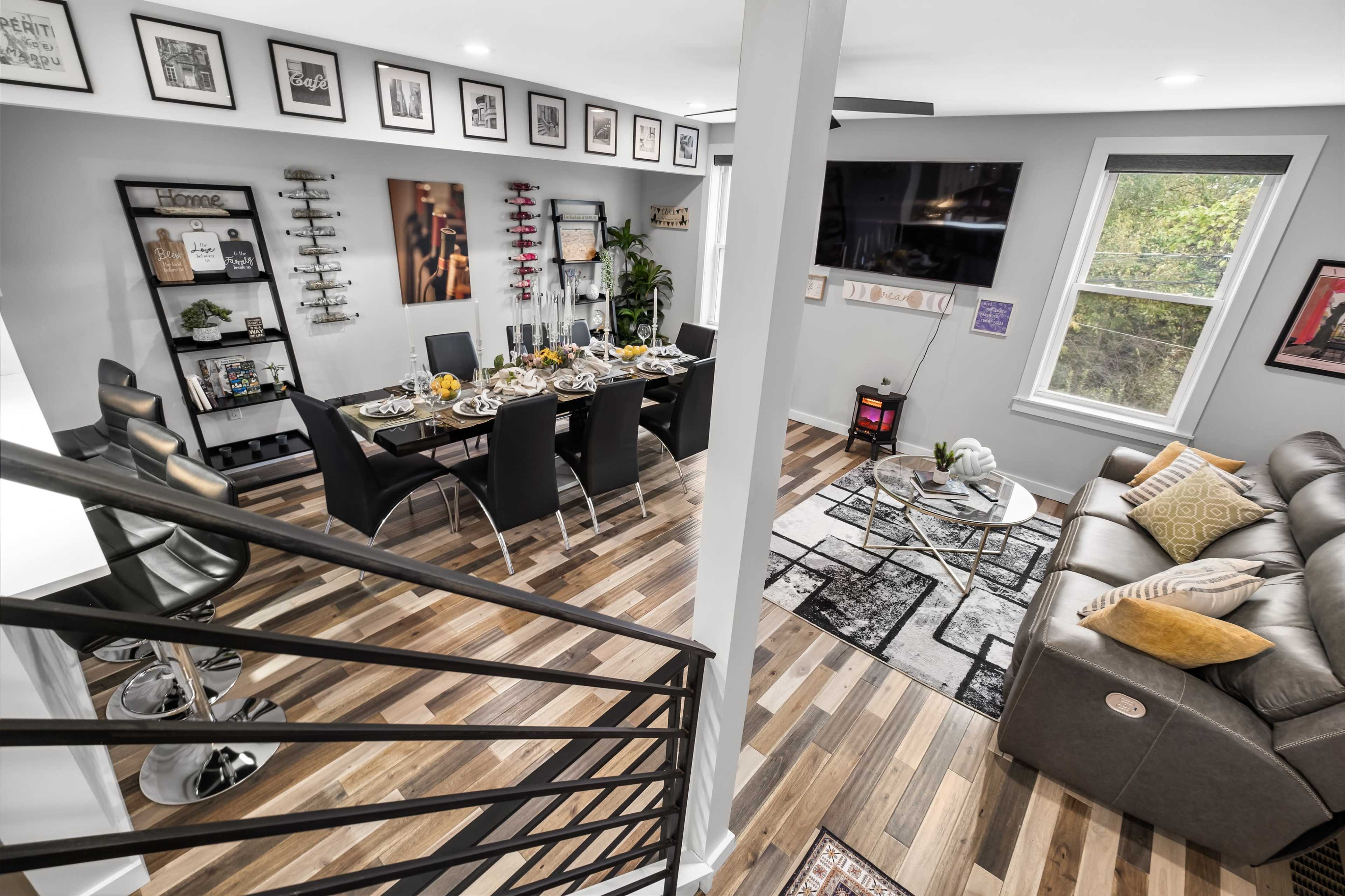 Modern, Near Downtown and Strip, BBQ, Jetted Tub Image in Polish Hill, Pittsburgh, PA