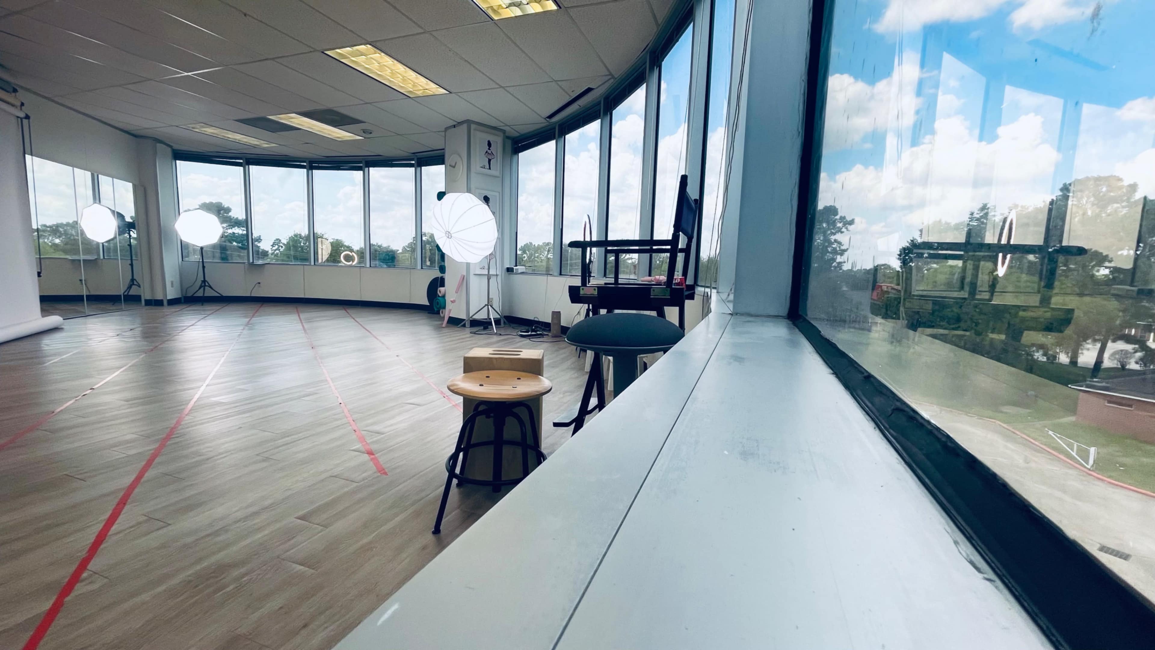 The Half Moon: Curved Studio with Oversized Windows" Image in Houston, Houston, TX
