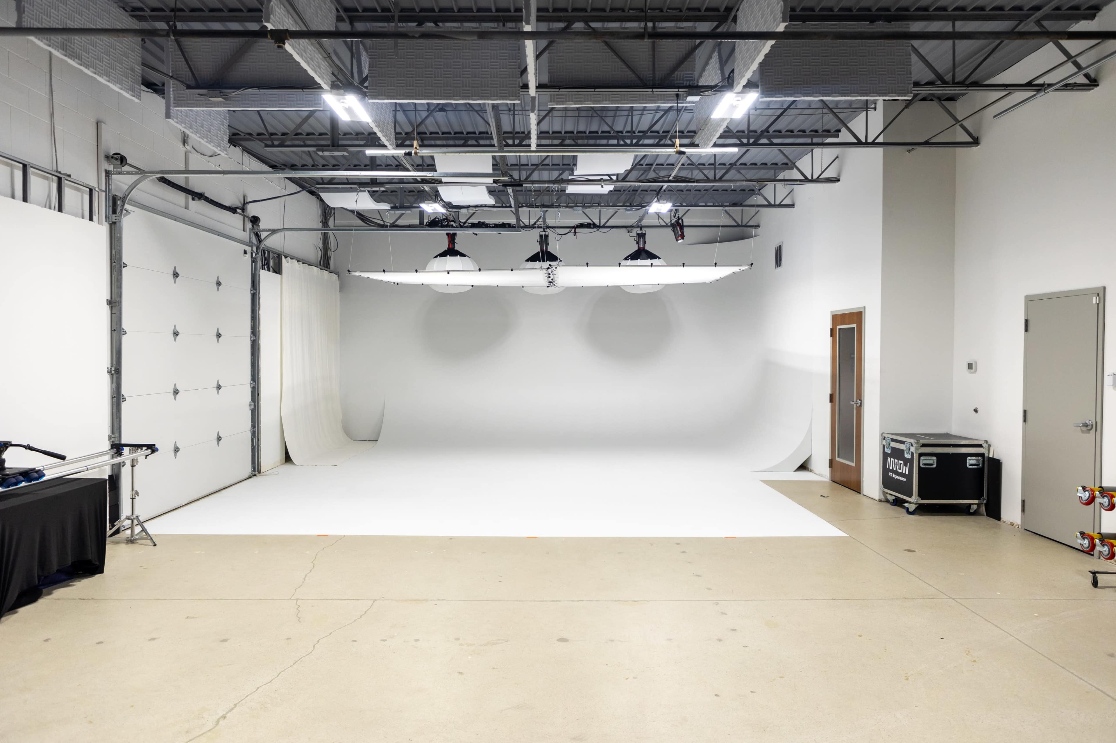 Centrally Located Production Studio with White Cyclorama Image in Park 100, Indianapolis, IN