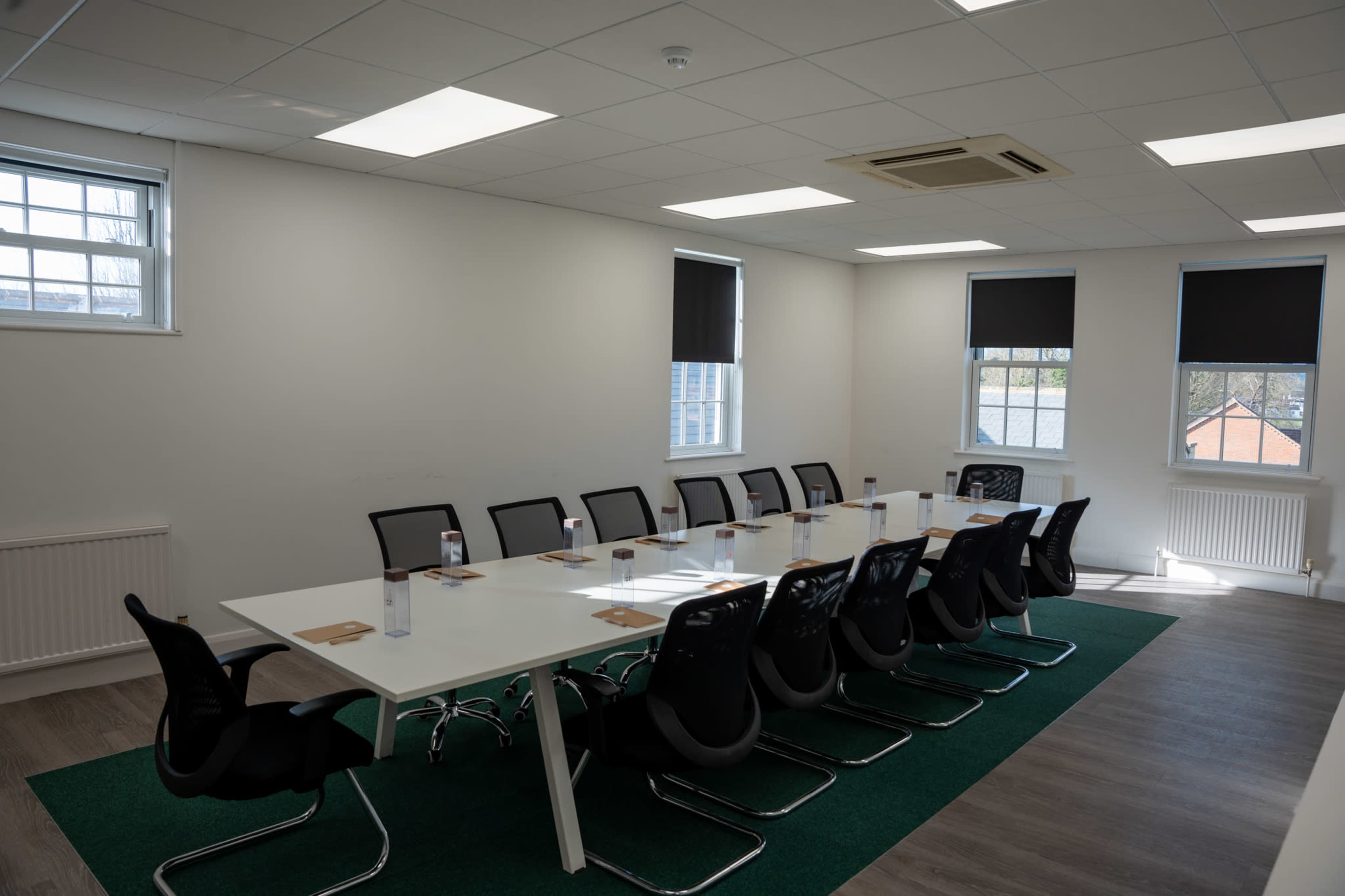 Meeting room located in a luxury Hospital surrounded by nature Image in White Waltham, Maidenhead, ENG